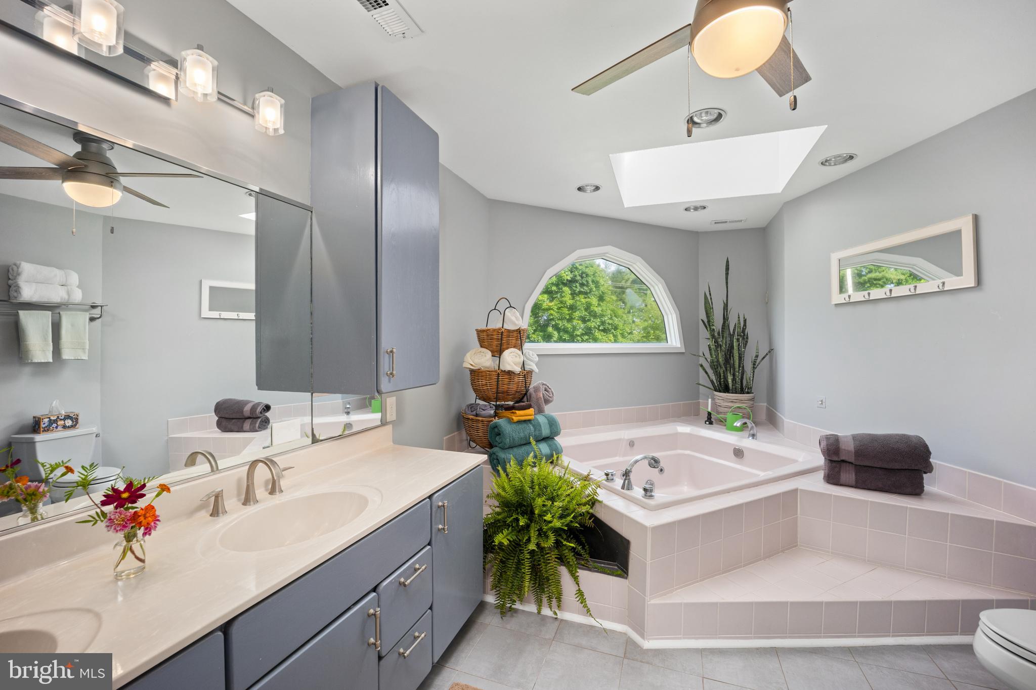 DARK HOLLOW - Residential