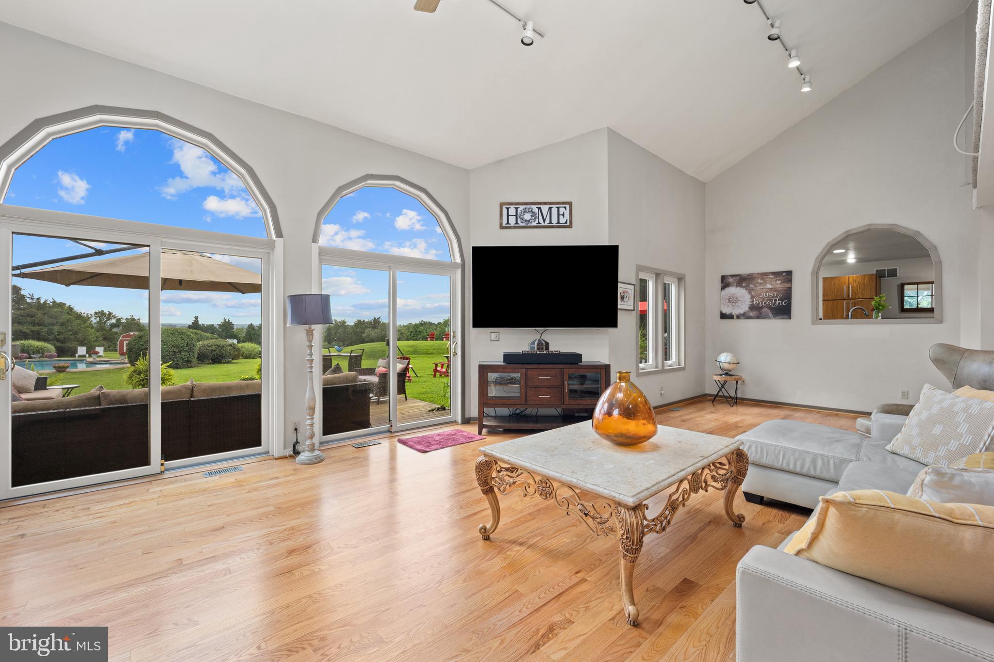 DARK HOLLOW - Residential