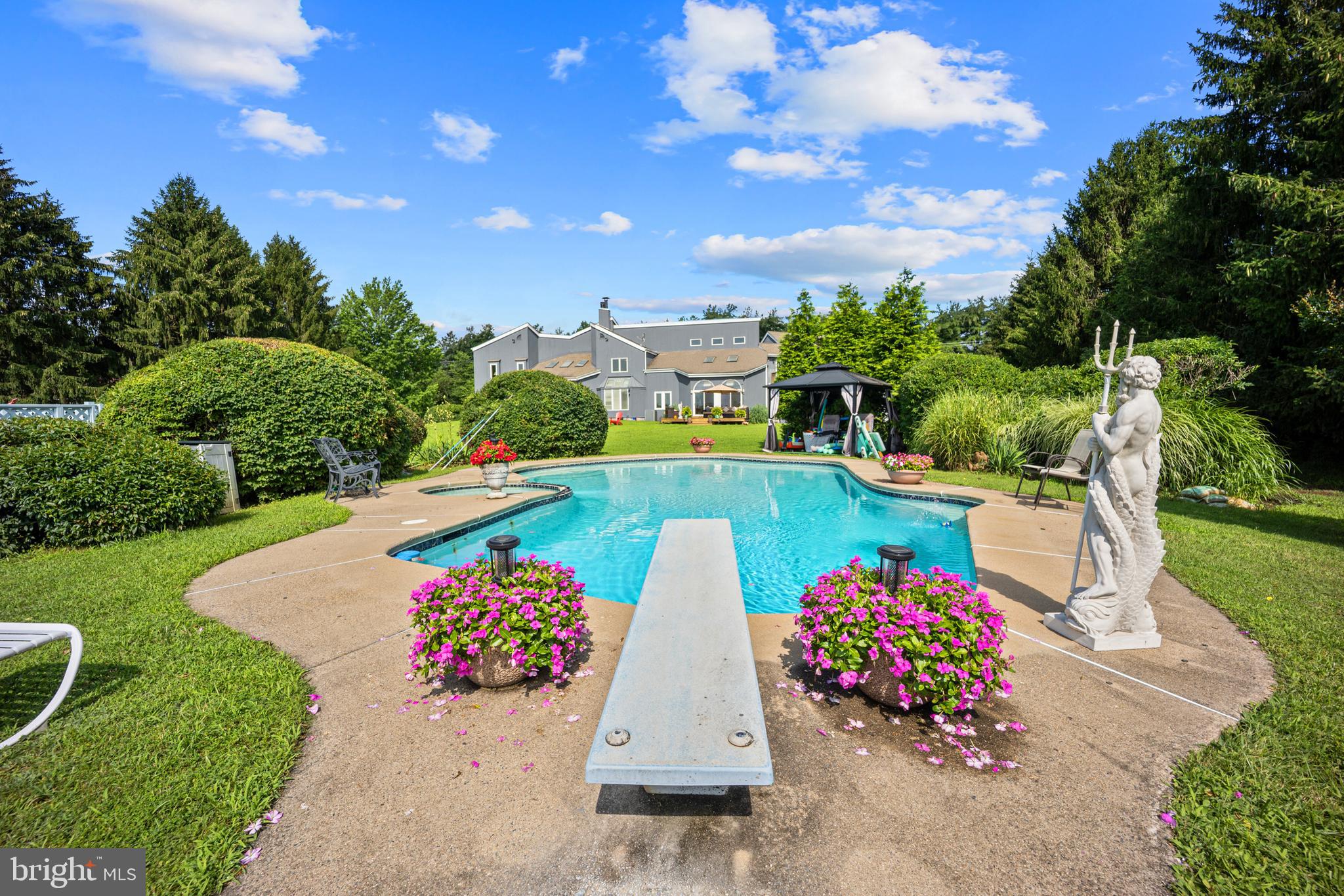 DARK HOLLOW - Residential