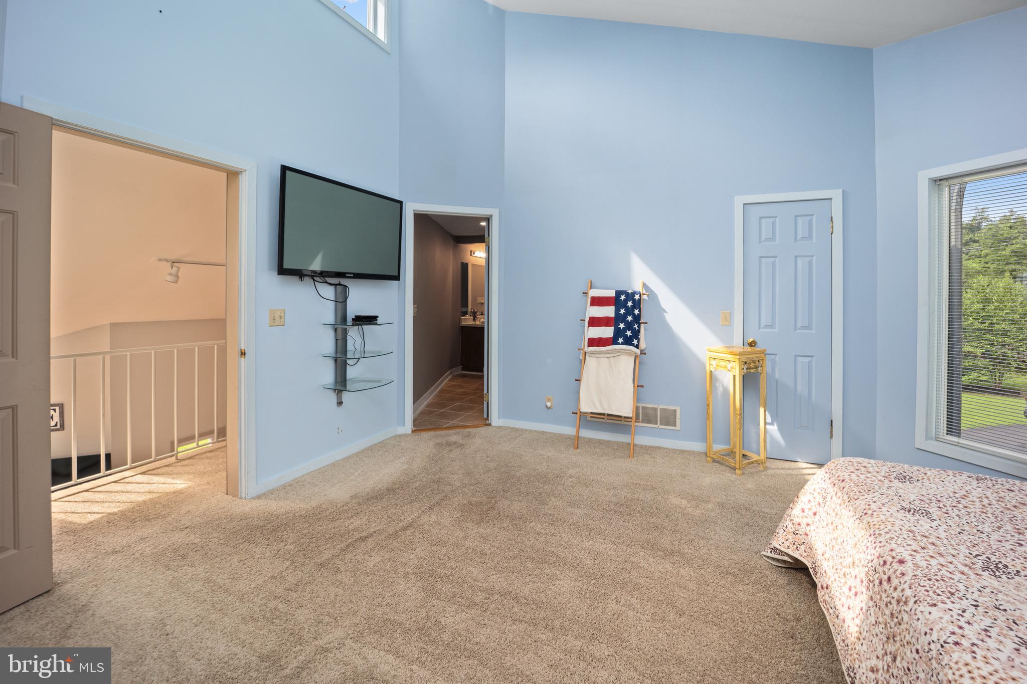 DARK HOLLOW - Residential