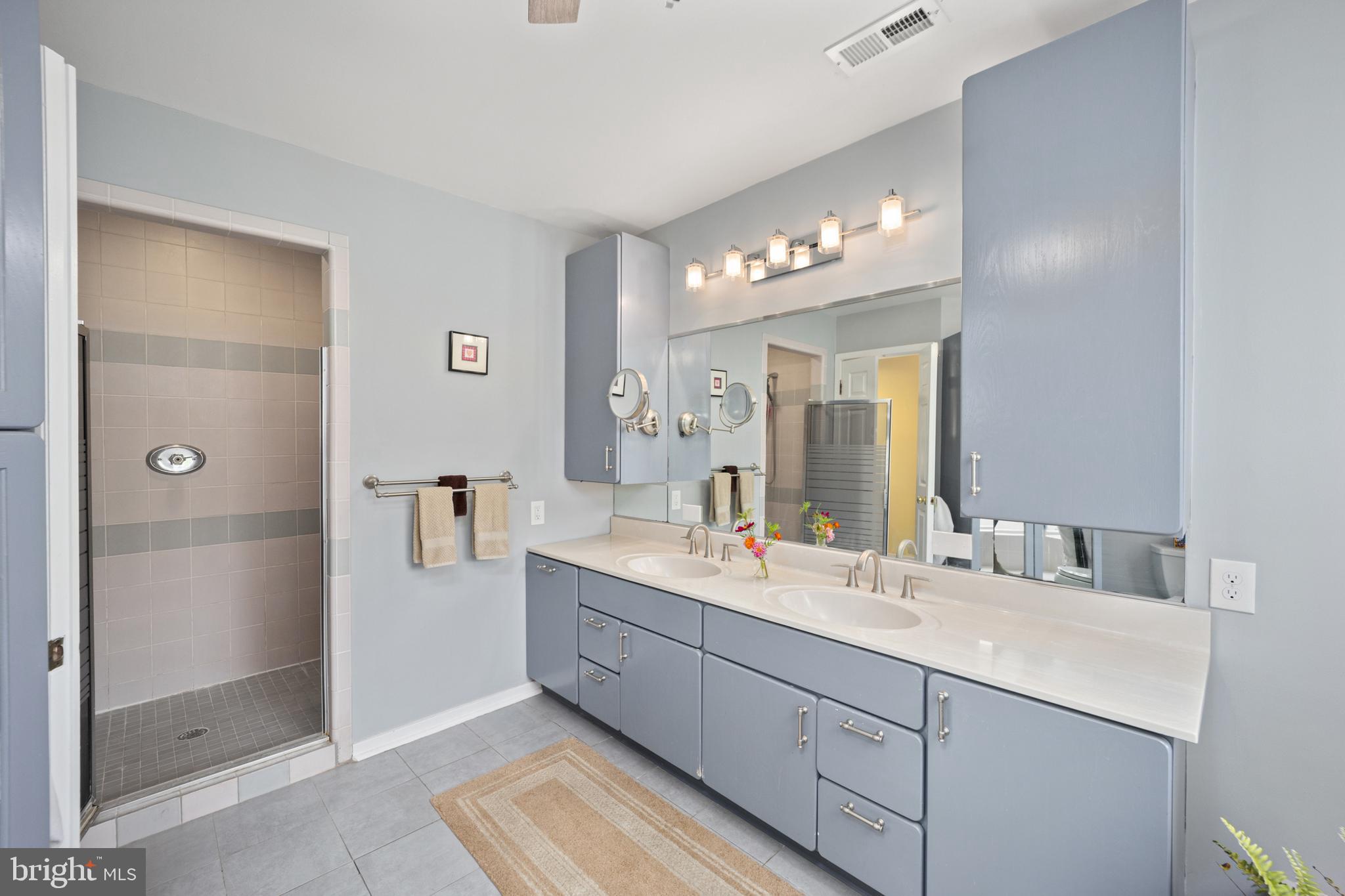 DARK HOLLOW - Residential