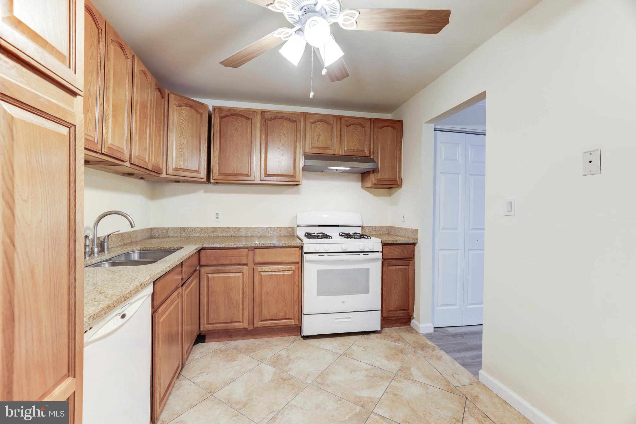 HERITAGE COURT - Residential Lease