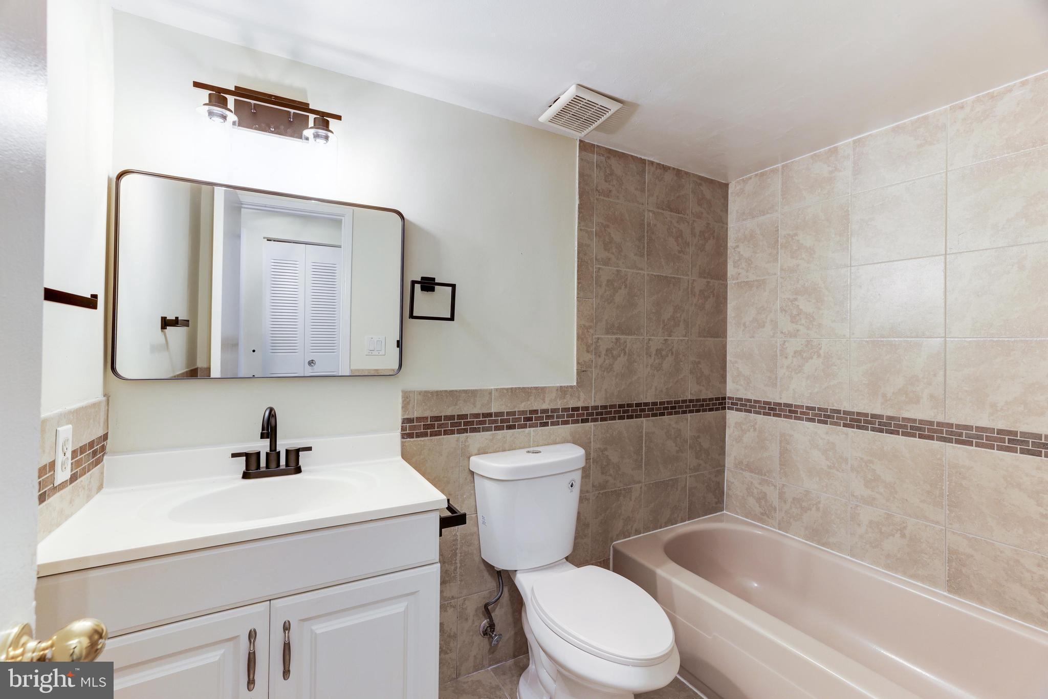 HERITAGE COURT - Residential Lease