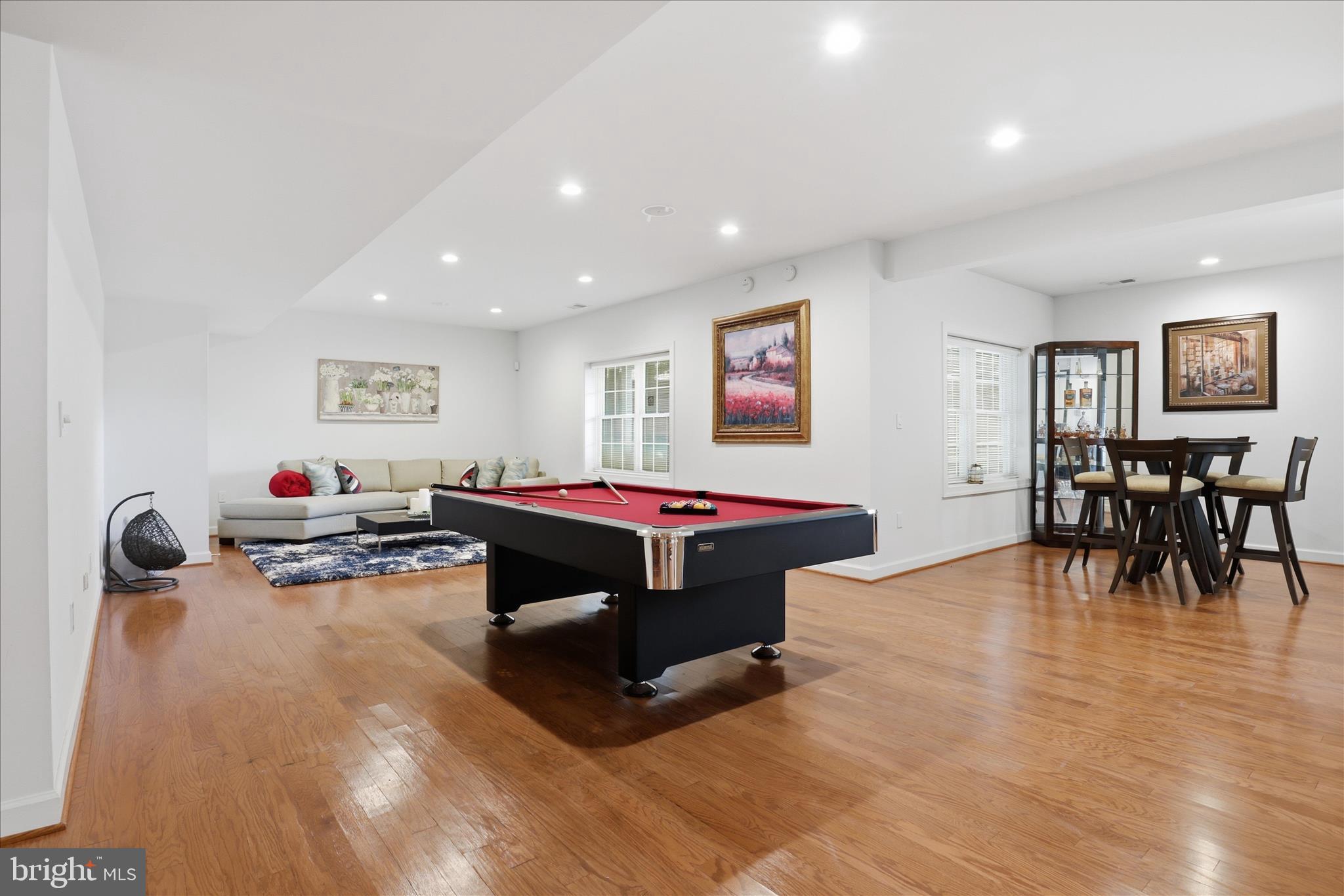 ANNANDALE OAKS - Residential