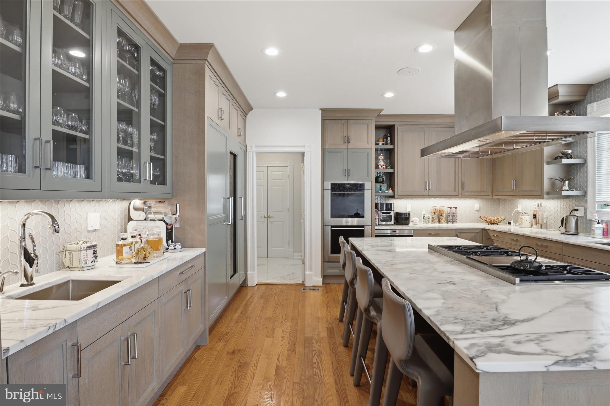 ANNANDALE OAKS - Residential