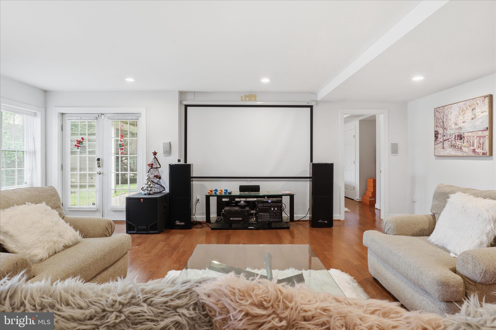 ANNANDALE OAKS - Residential