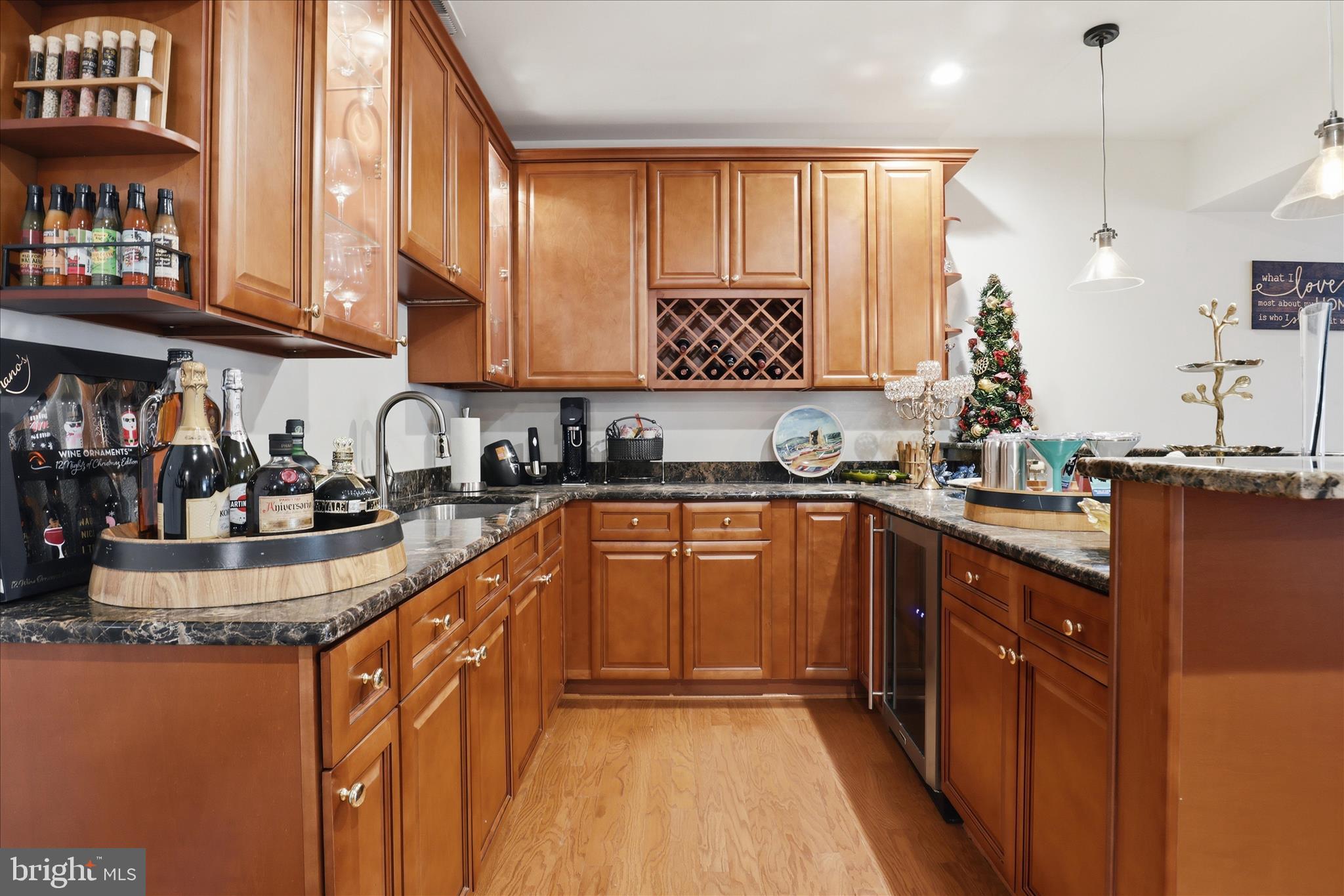 ANNANDALE OAKS - Residential