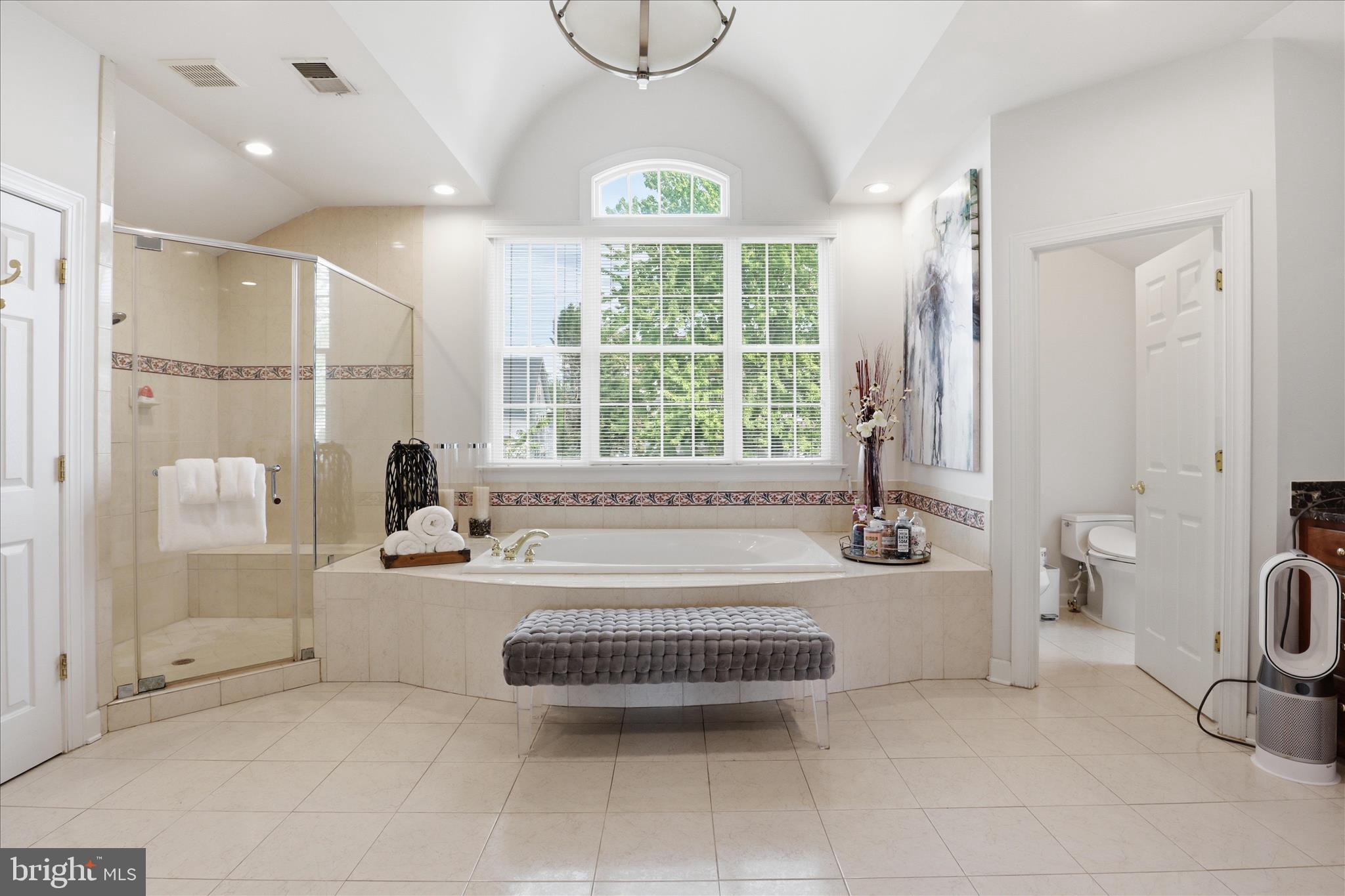 ANNANDALE OAKS - Residential