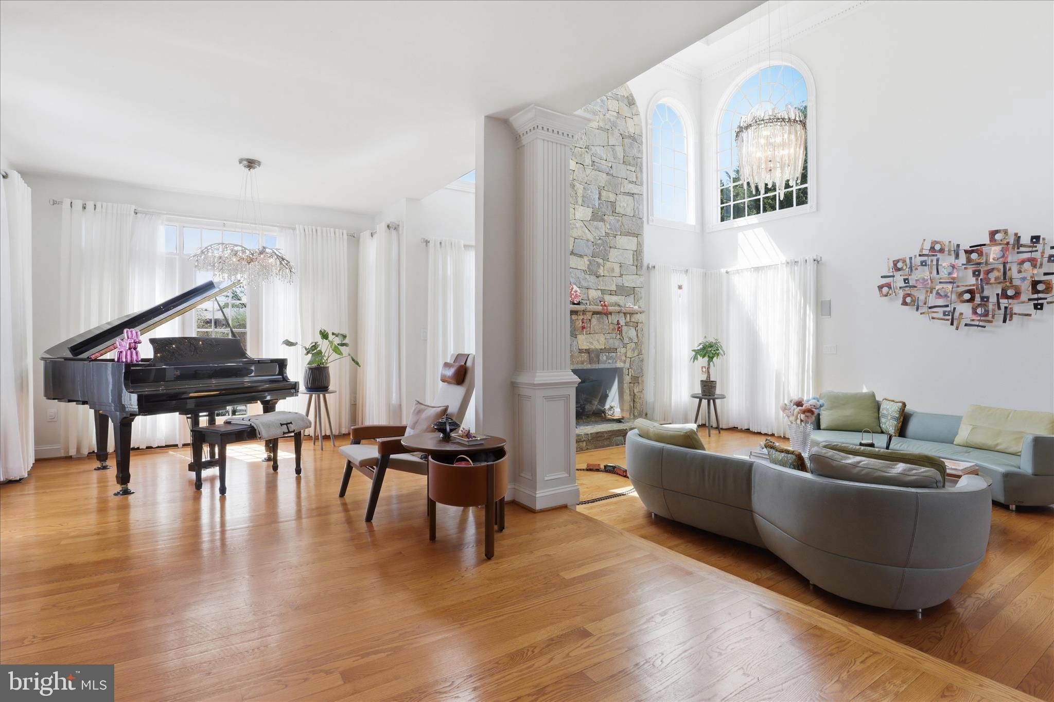 ANNANDALE OAKS - Residential