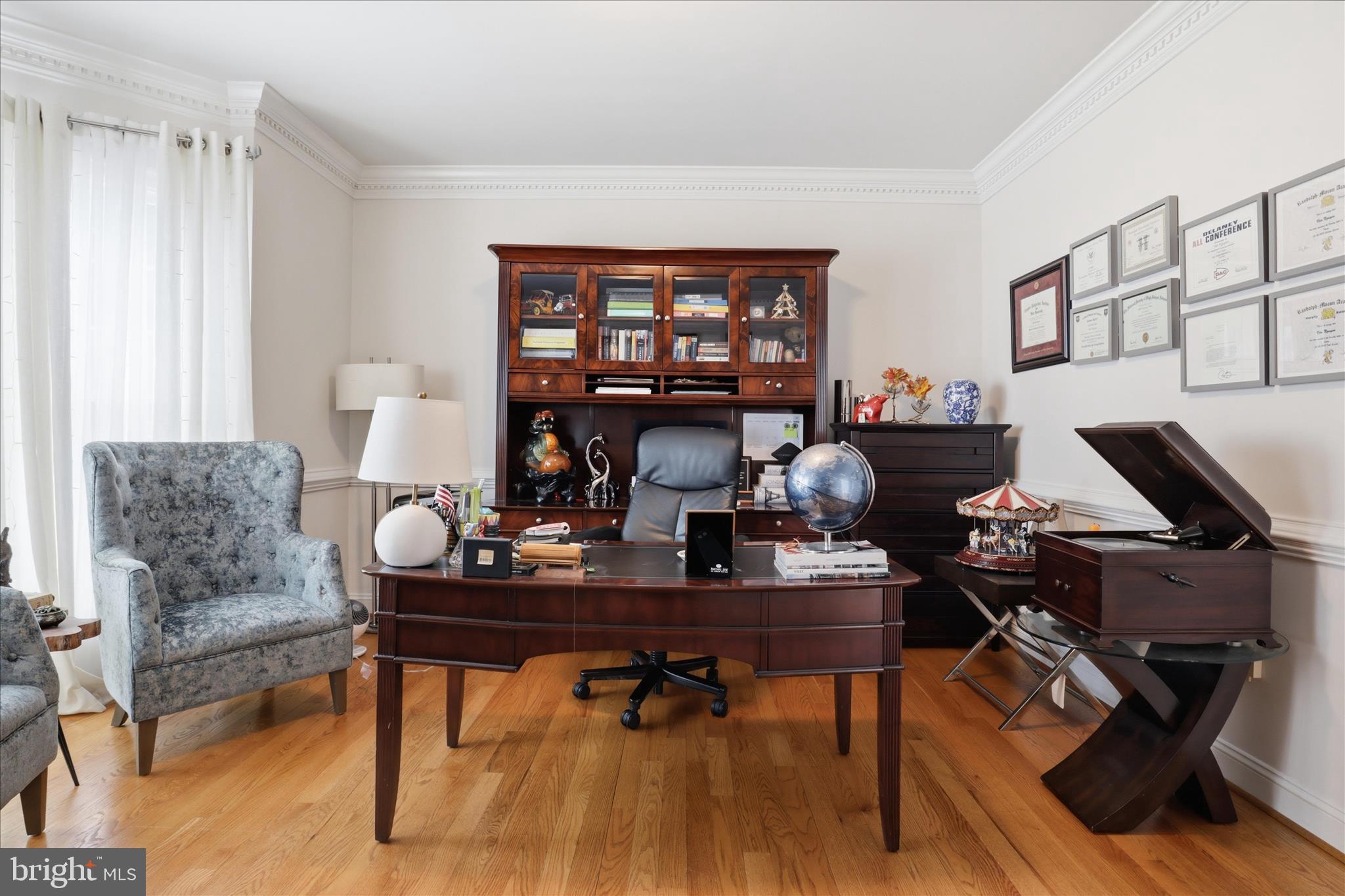 ANNANDALE OAKS - Residential