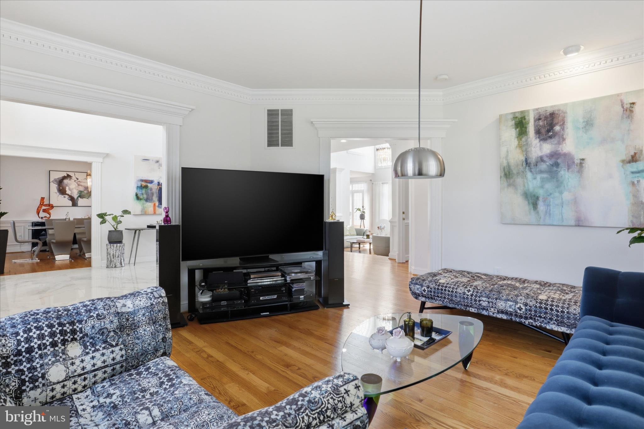 ANNANDALE OAKS - Residential