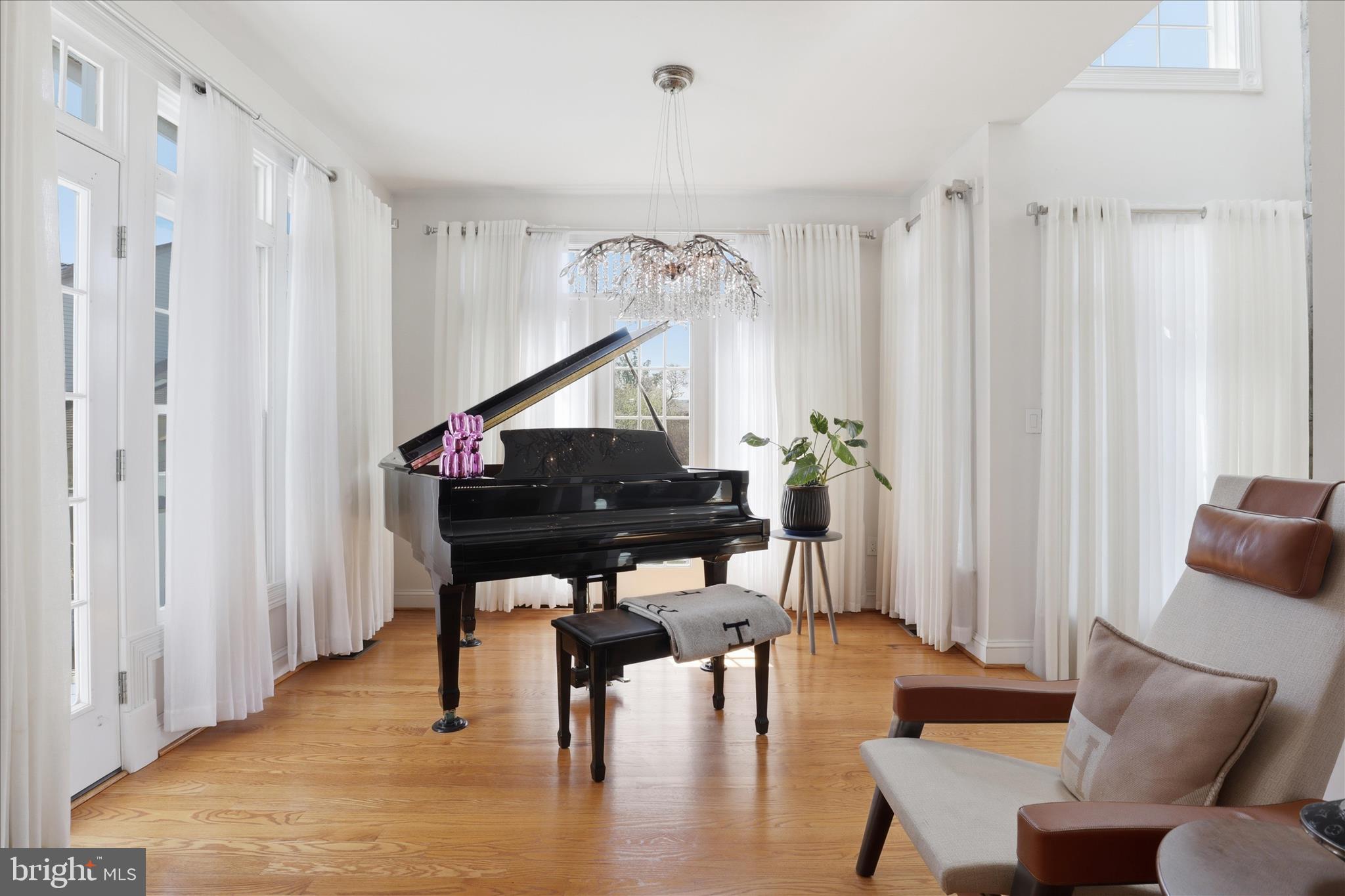 ANNANDALE OAKS - Residential