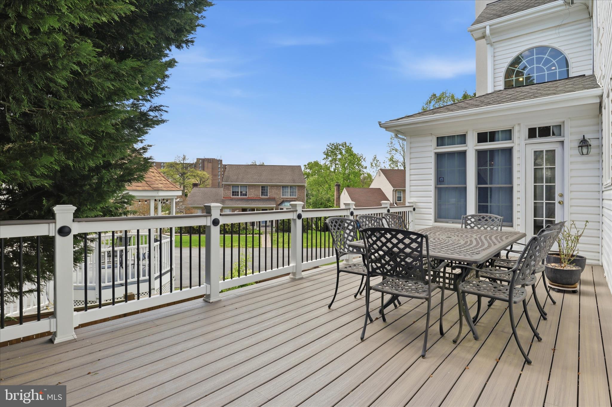 ANNANDALE OAKS - Residential