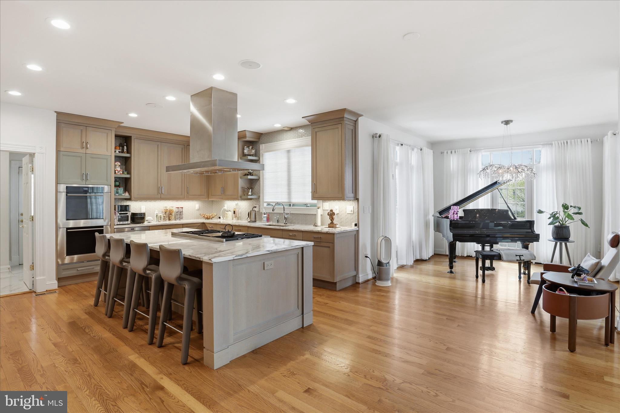 ANNANDALE OAKS - Residential