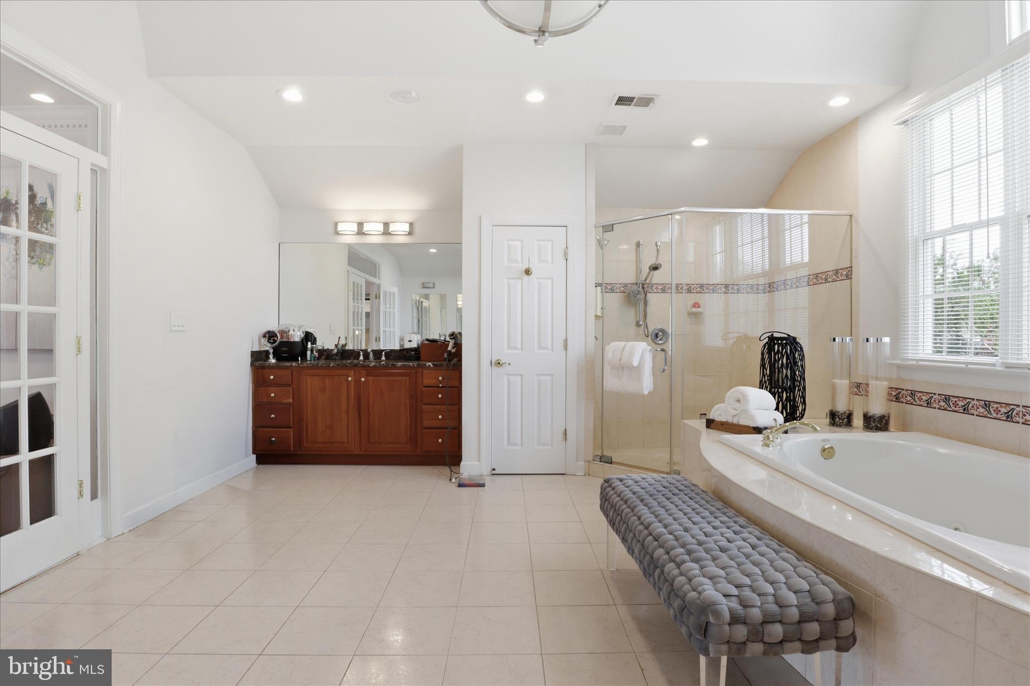 ANNANDALE OAKS - Residential