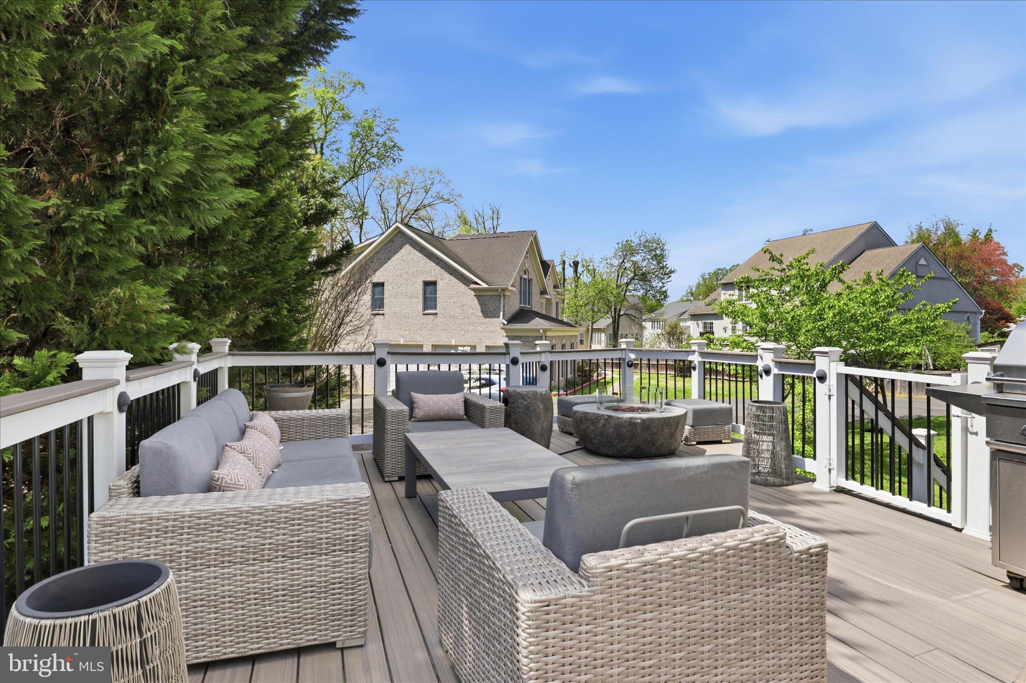 ANNANDALE OAKS - Residential