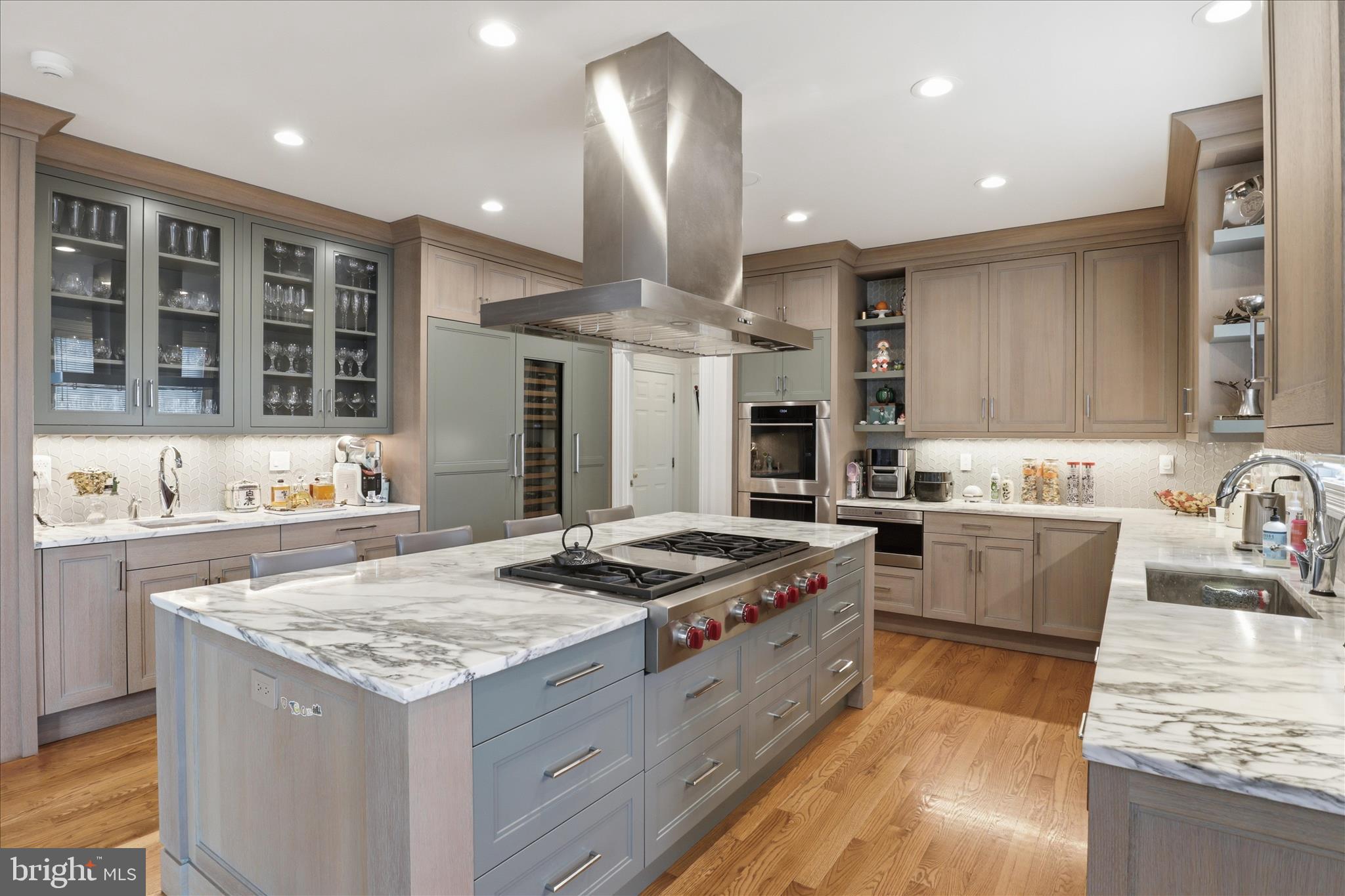 ANNANDALE OAKS - Residential