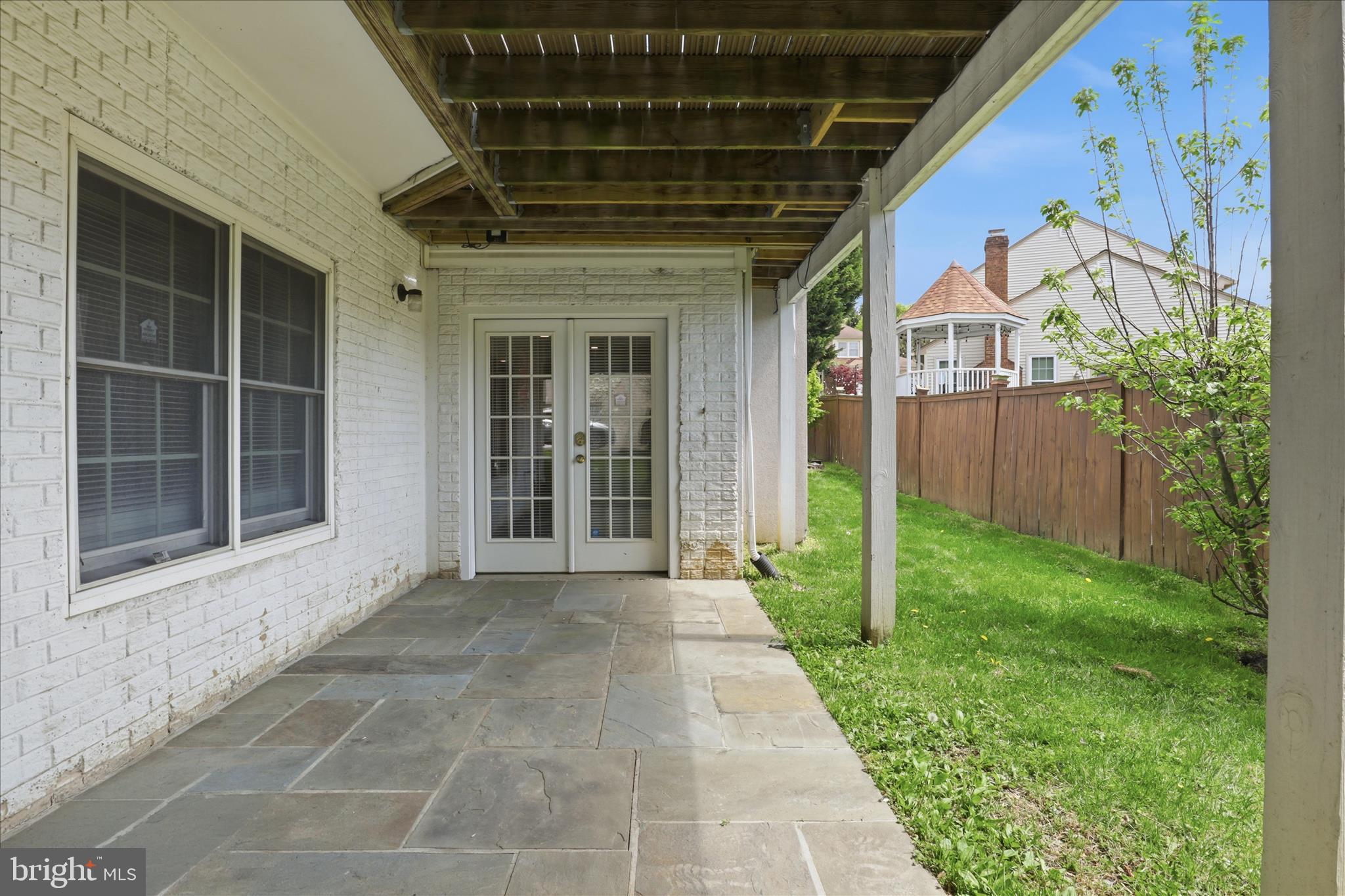 ANNANDALE OAKS - Residential