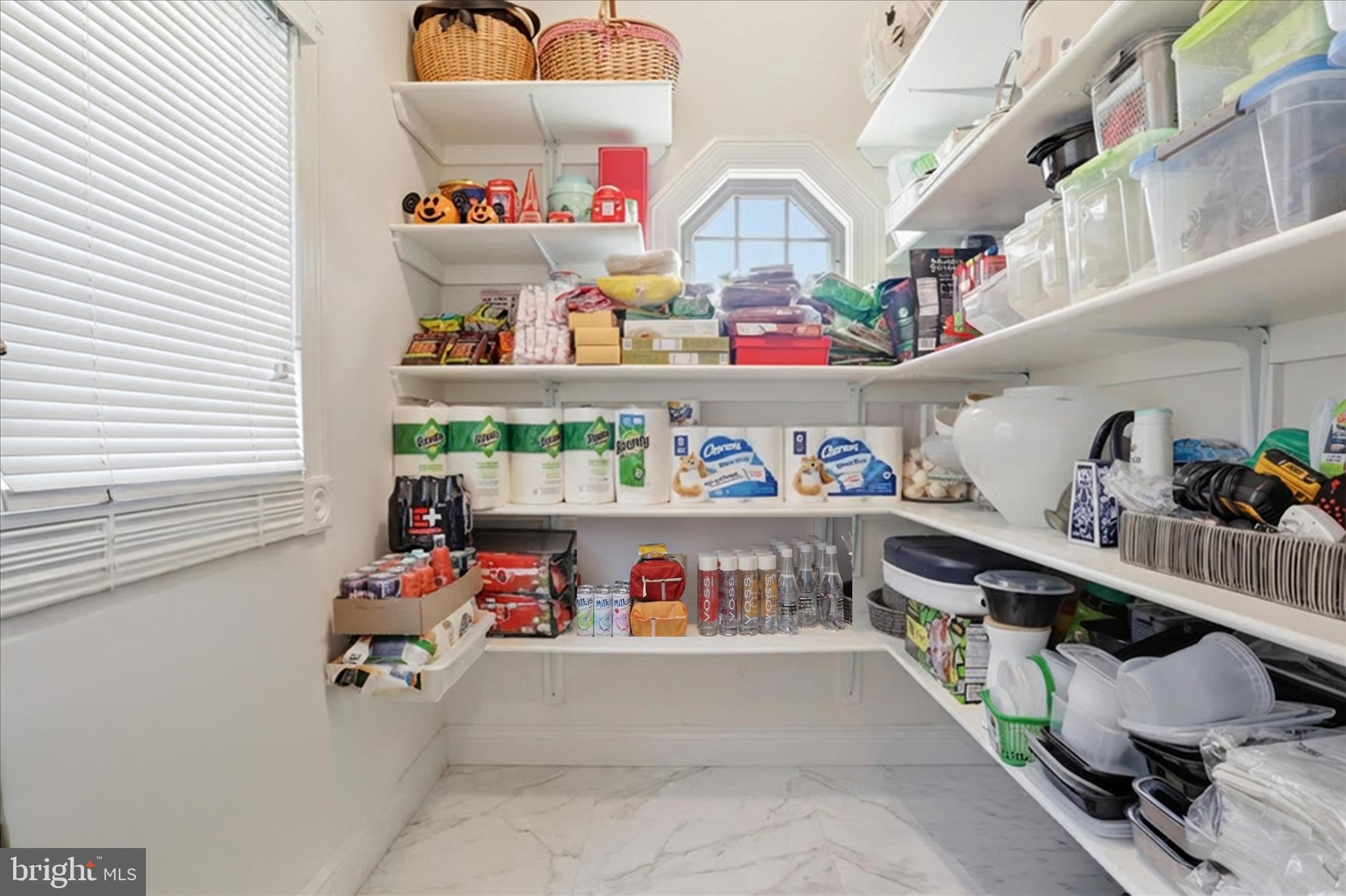 ANNANDALE OAKS - Residential