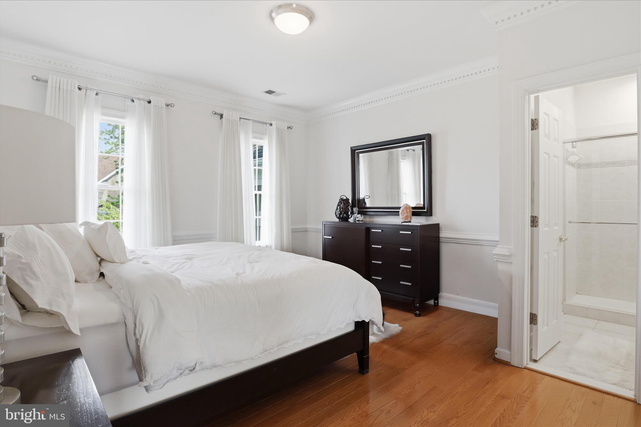 ANNANDALE OAKS - Residential