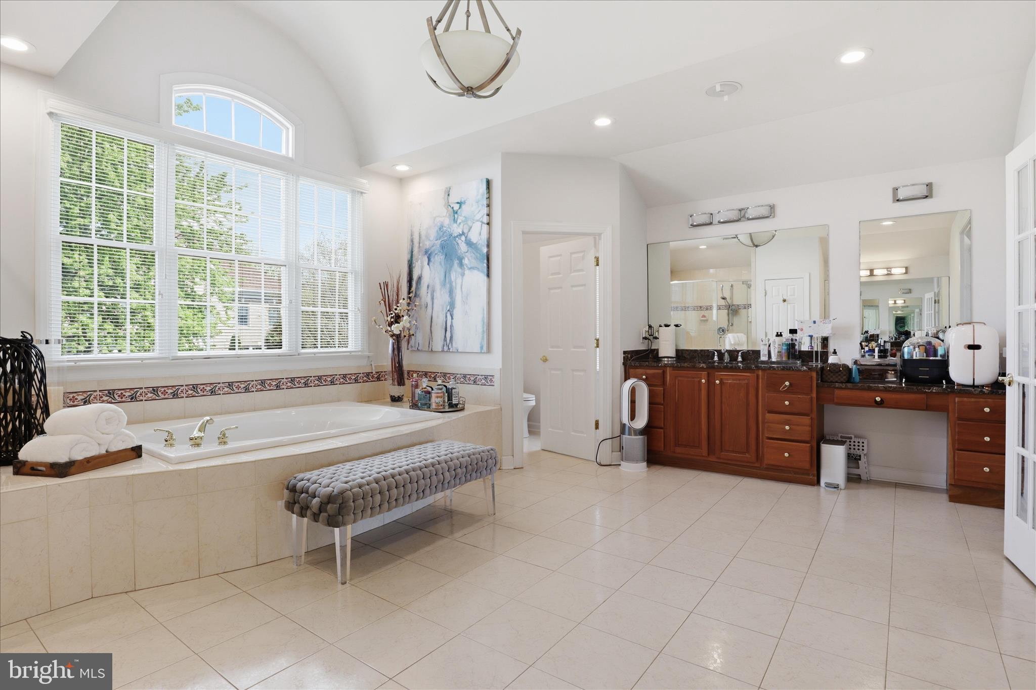 ANNANDALE OAKS - Residential