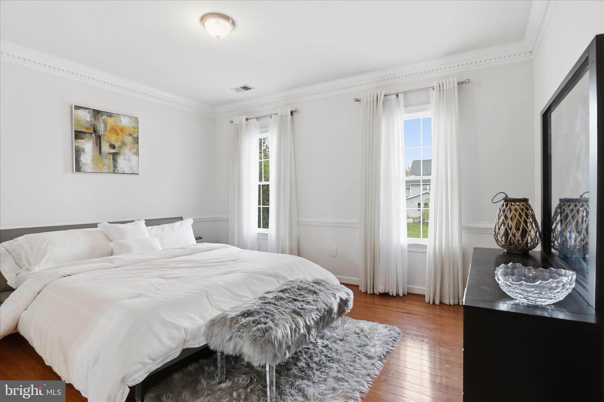 ANNANDALE OAKS - Residential