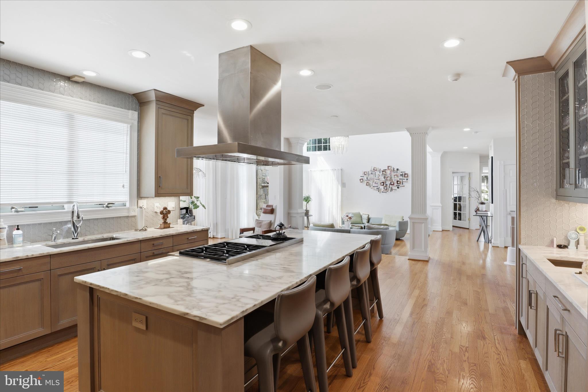 ANNANDALE OAKS - Residential