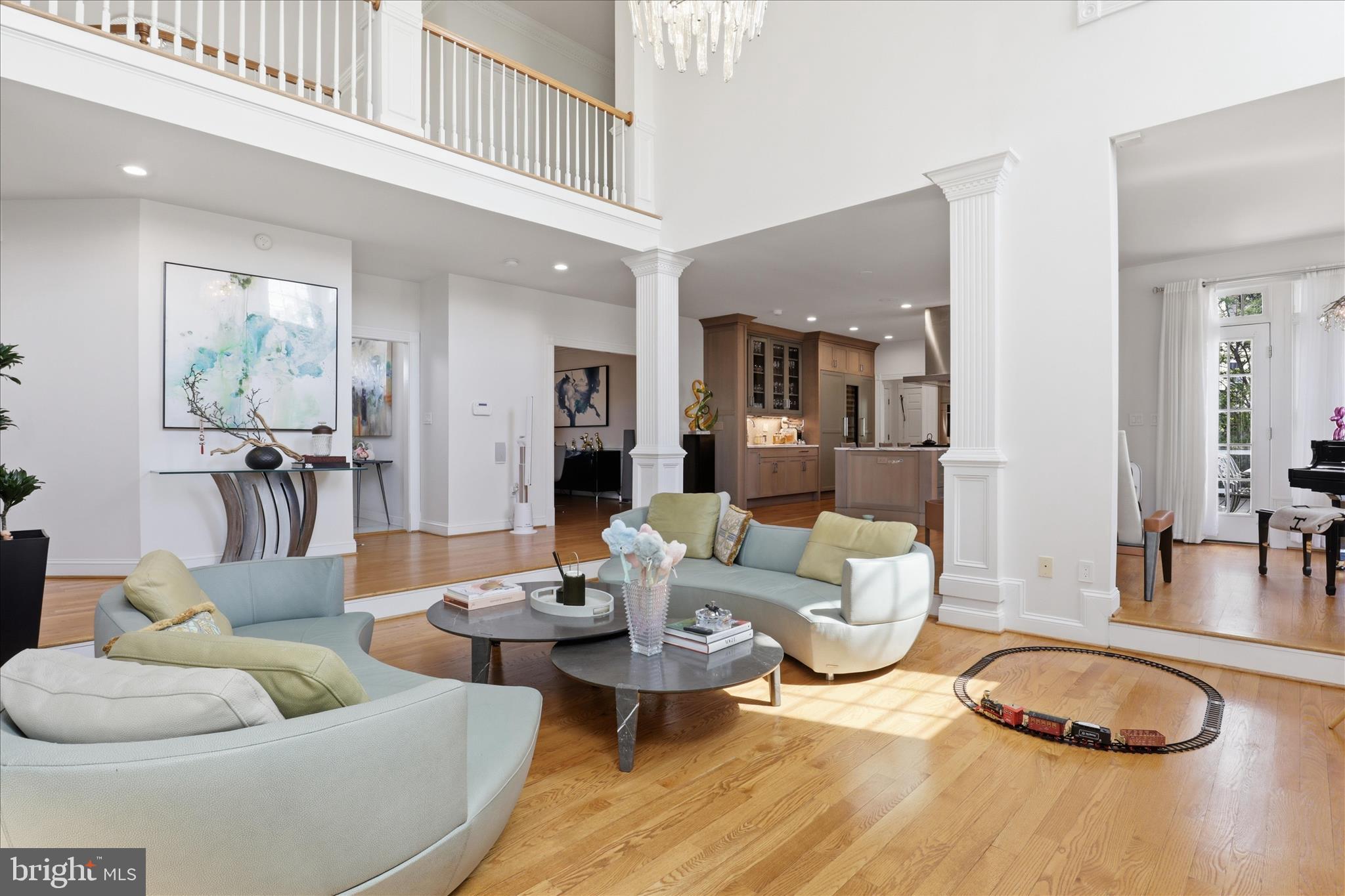 ANNANDALE OAKS - Residential