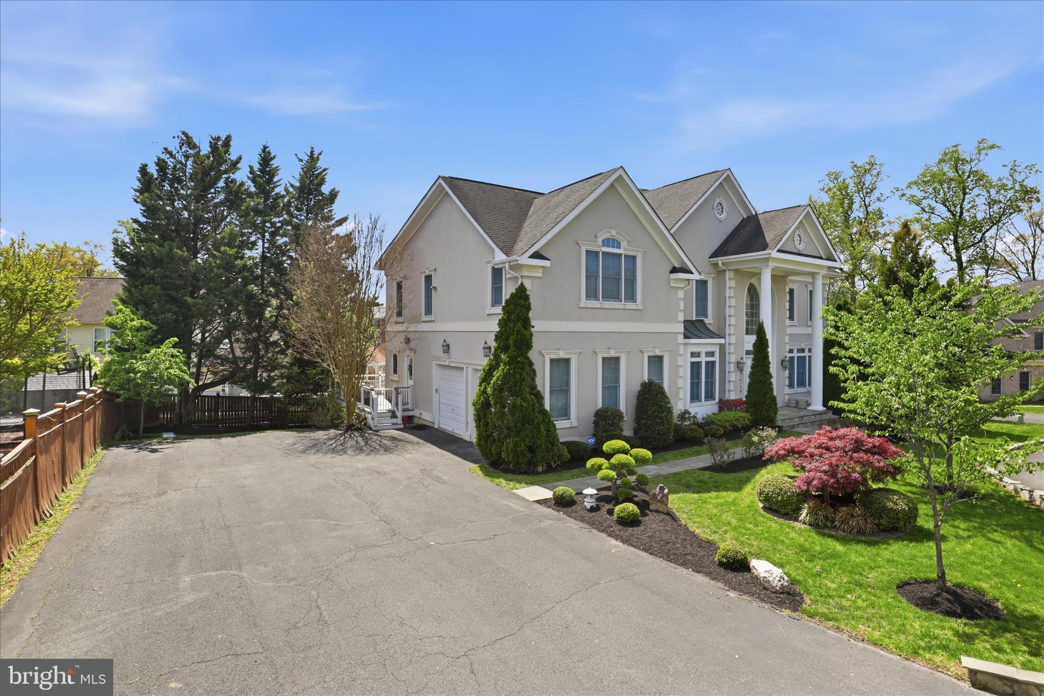 ANNANDALE OAKS - Residential