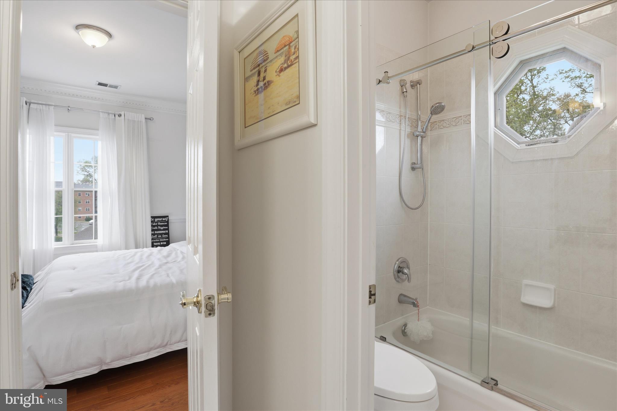 ANNANDALE OAKS - Residential