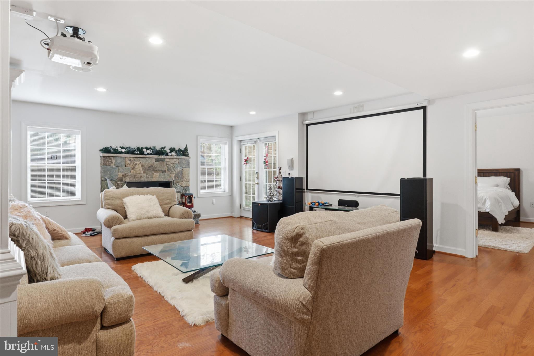 ANNANDALE OAKS - Residential