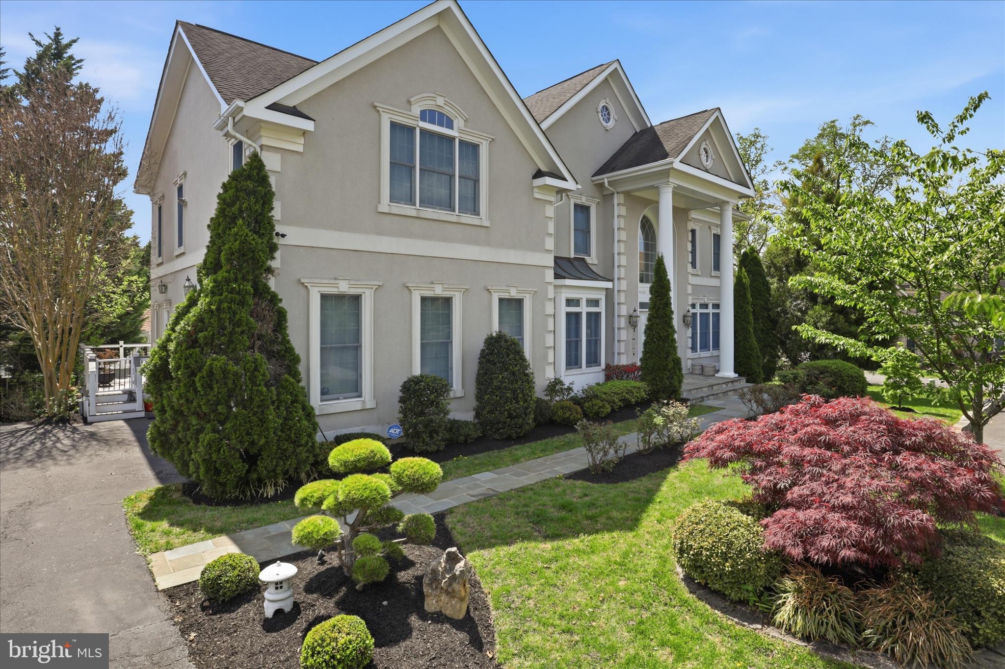 ANNANDALE OAKS - Residential