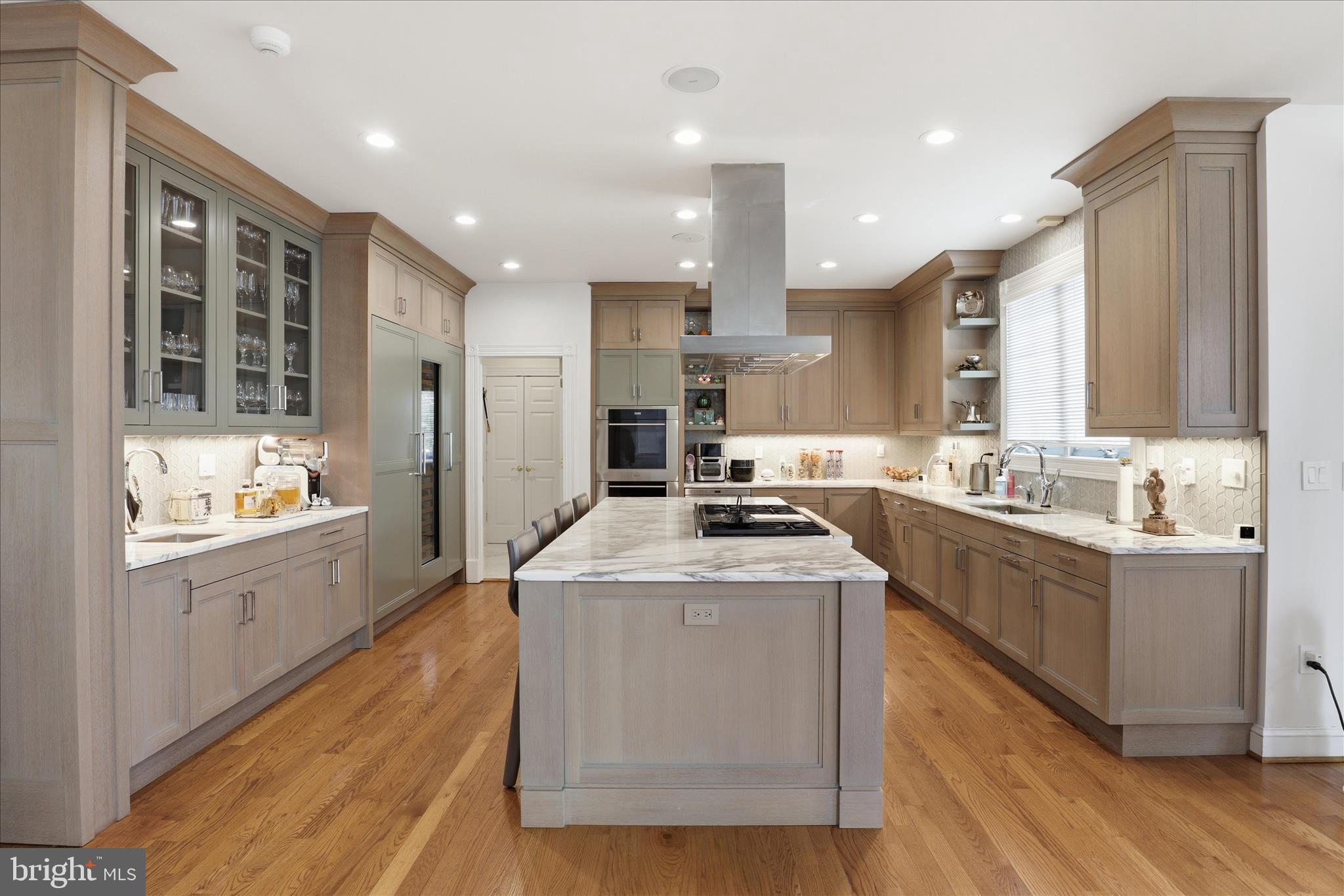 ANNANDALE OAKS - Residential