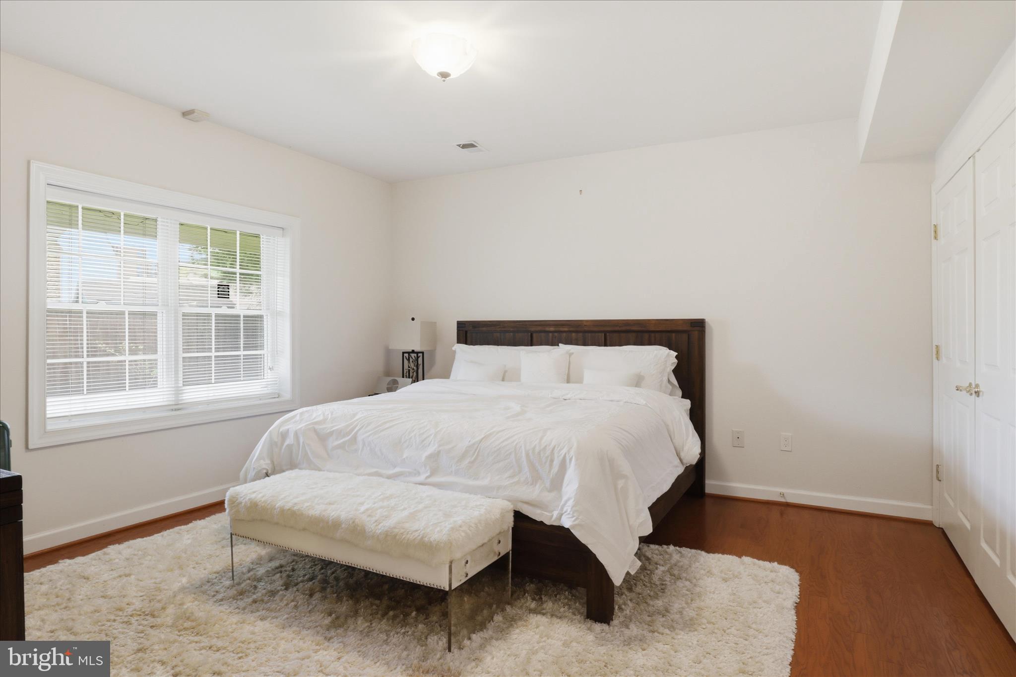 ANNANDALE OAKS - Residential