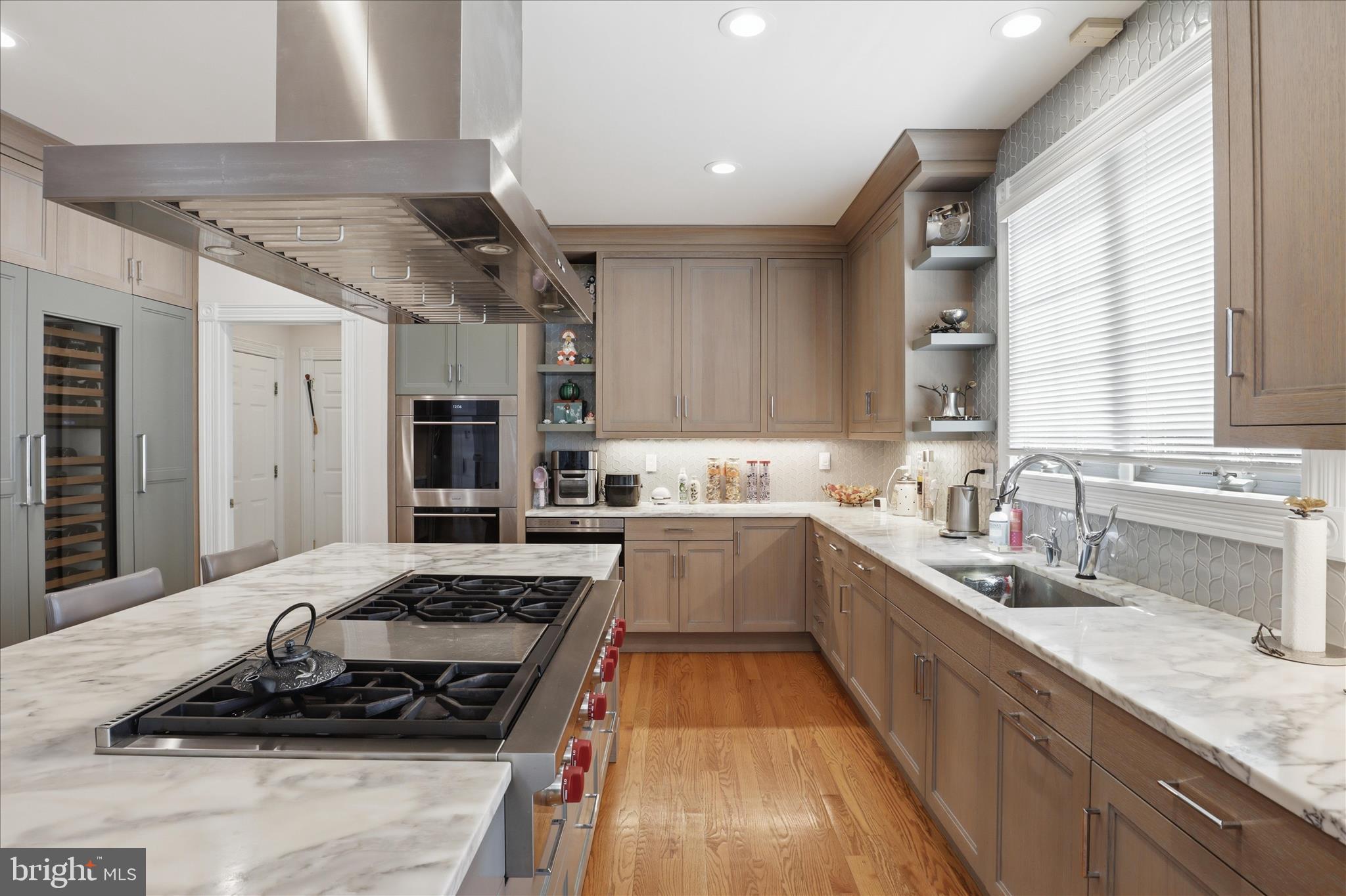 ANNANDALE OAKS - Residential