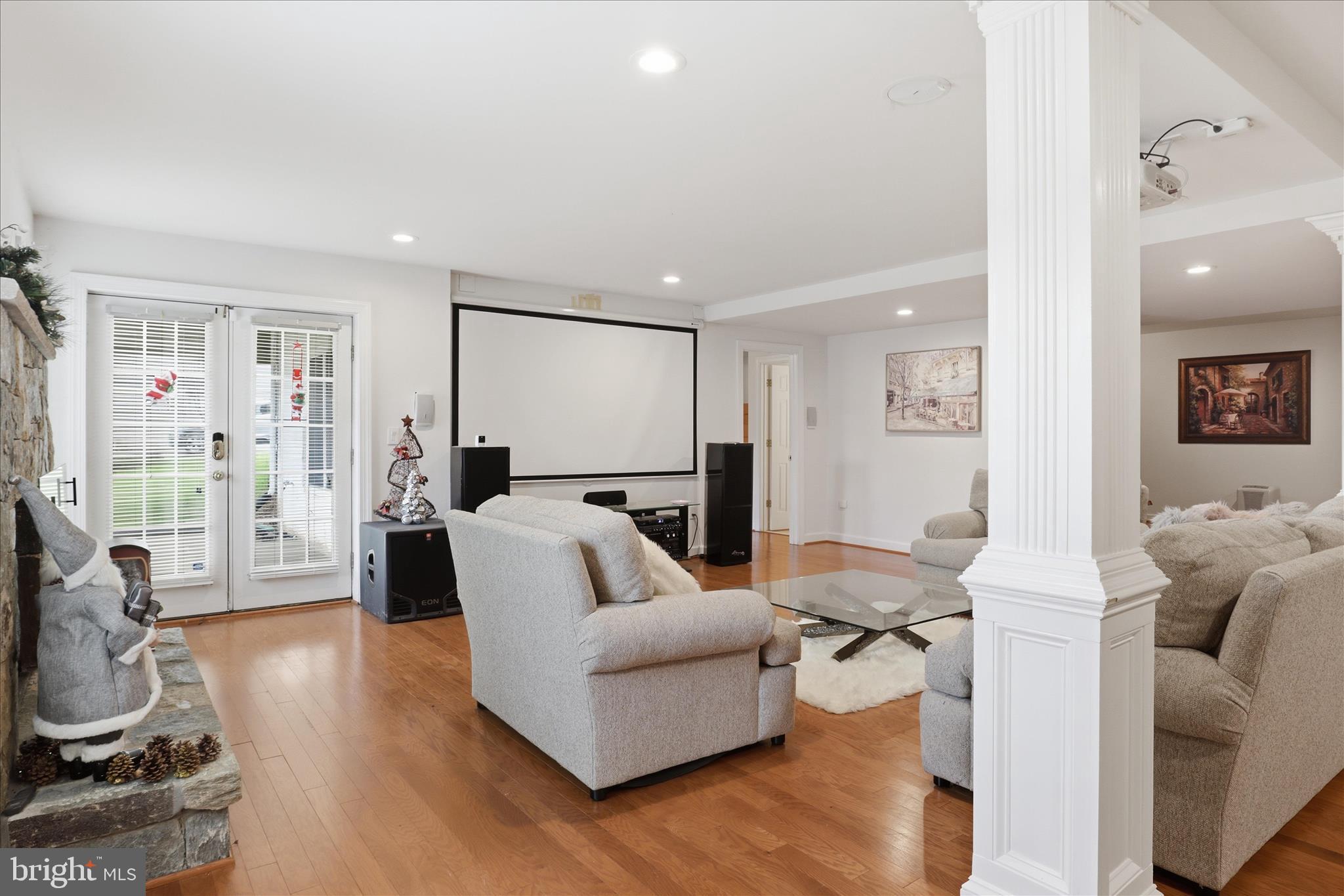 ANNANDALE OAKS - Residential