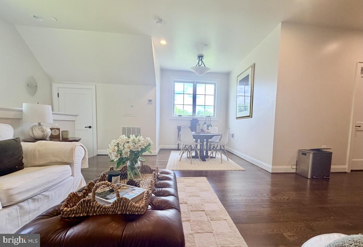 10601 RED BARN LANE