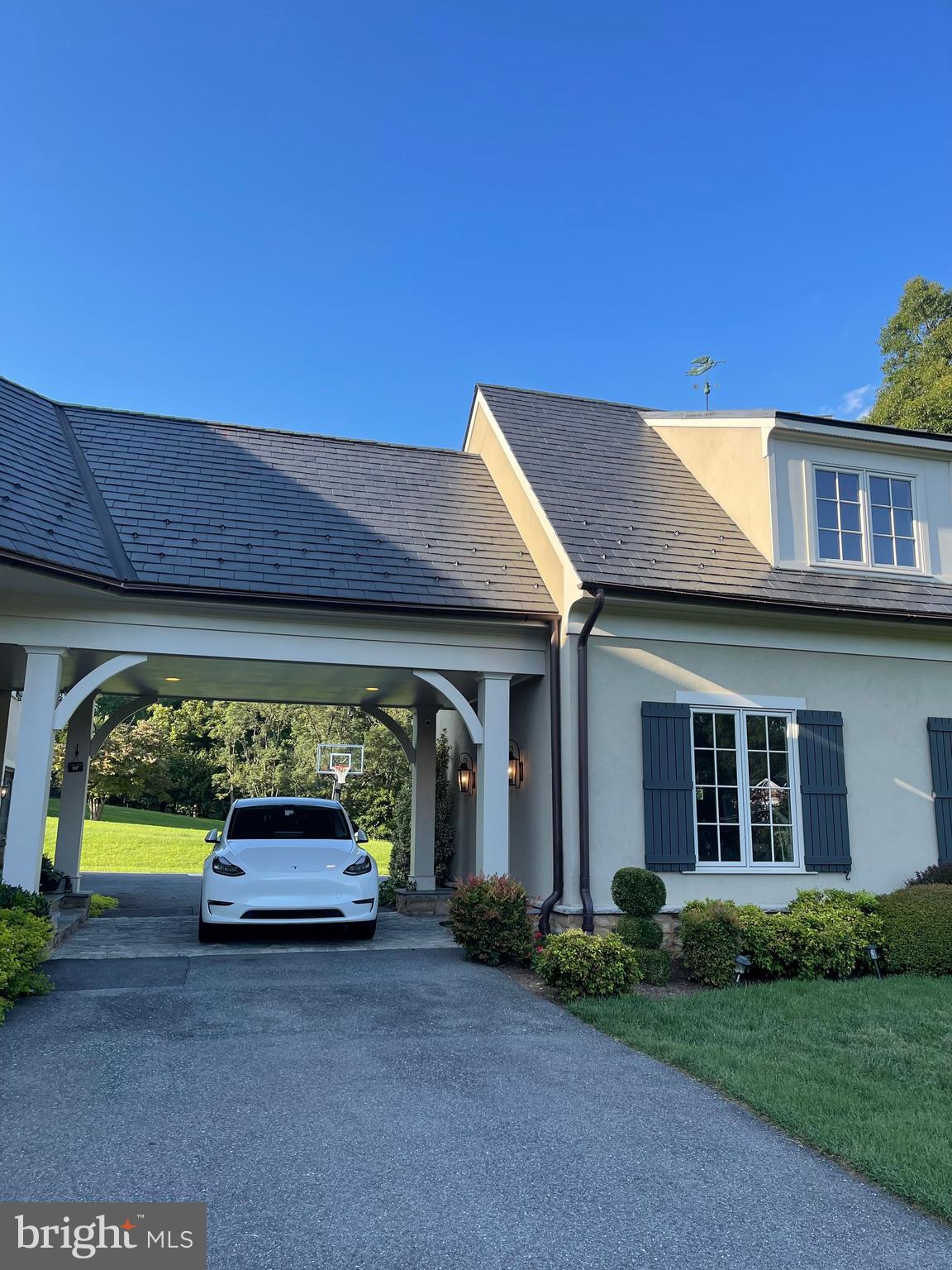 10601 RED BARN LANE