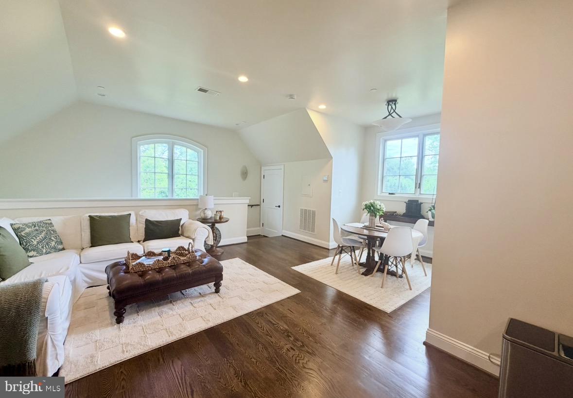 10601 RED BARN LANE