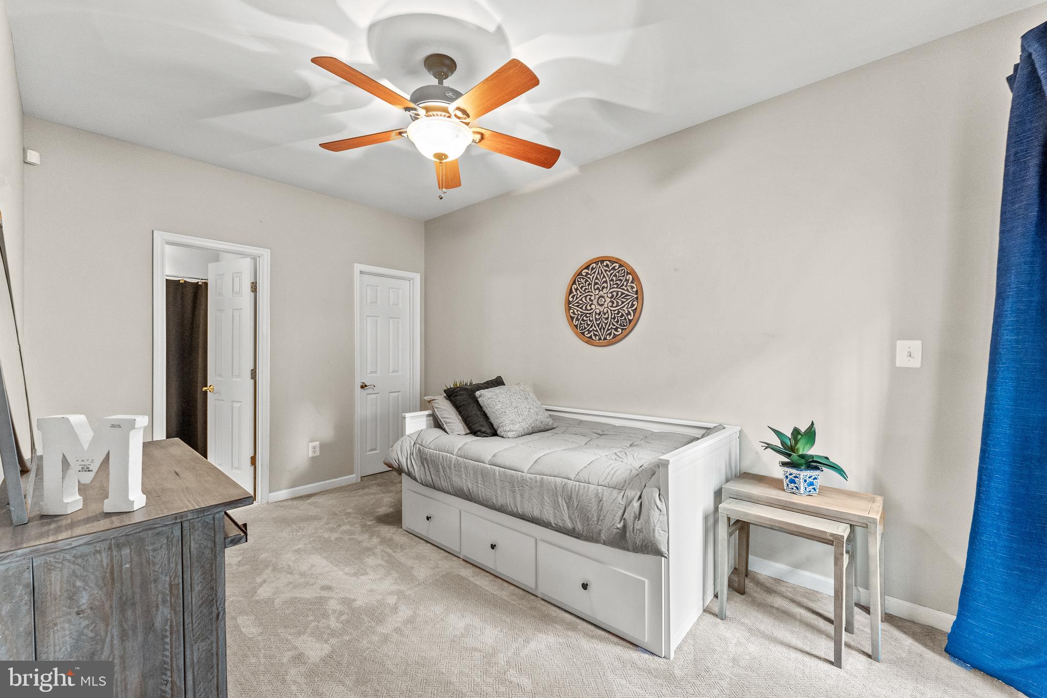 LANSDOWNE ON THE POTOMAC - Residential