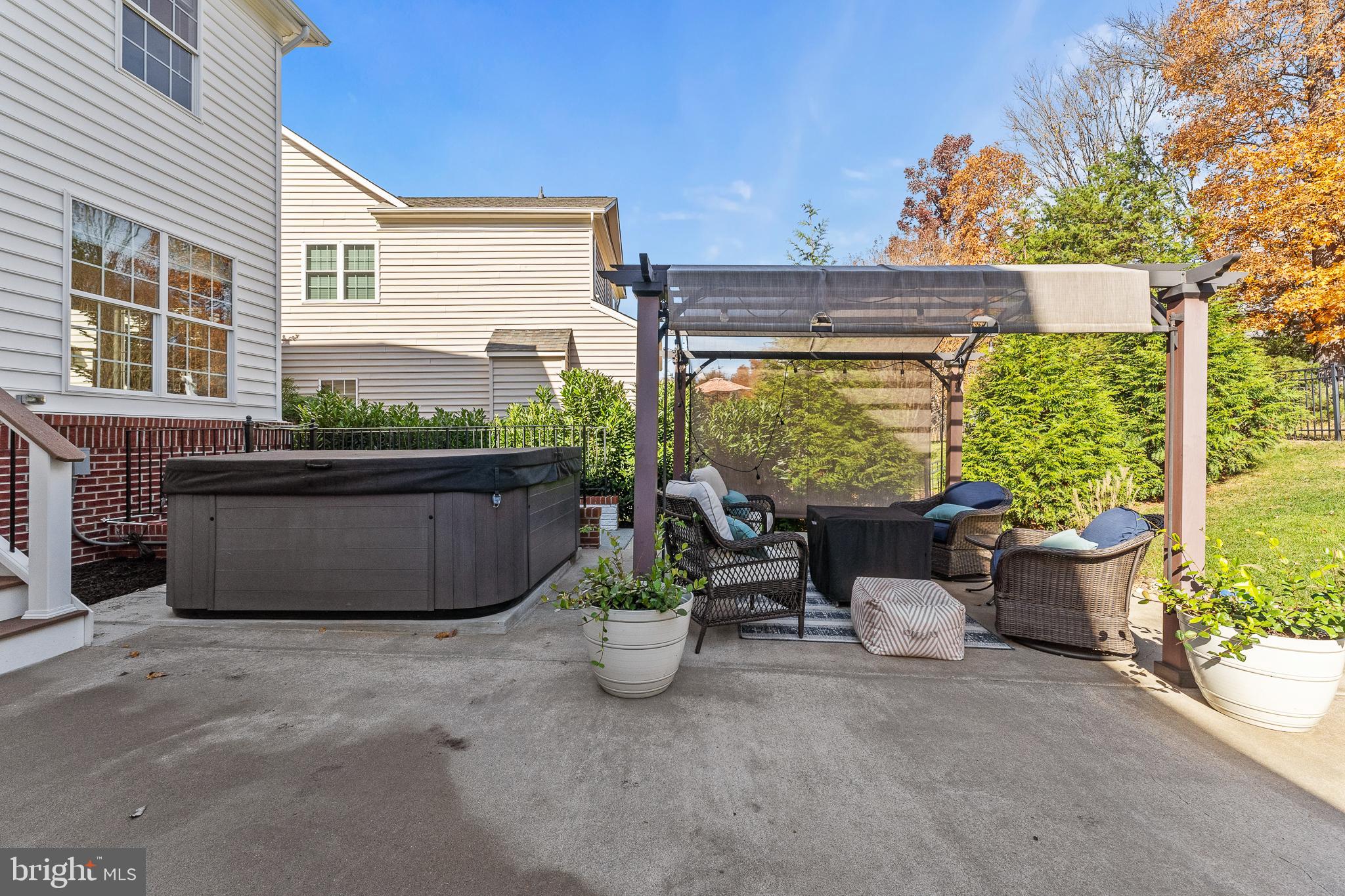 LANSDOWNE ON THE POTOMAC - Residential