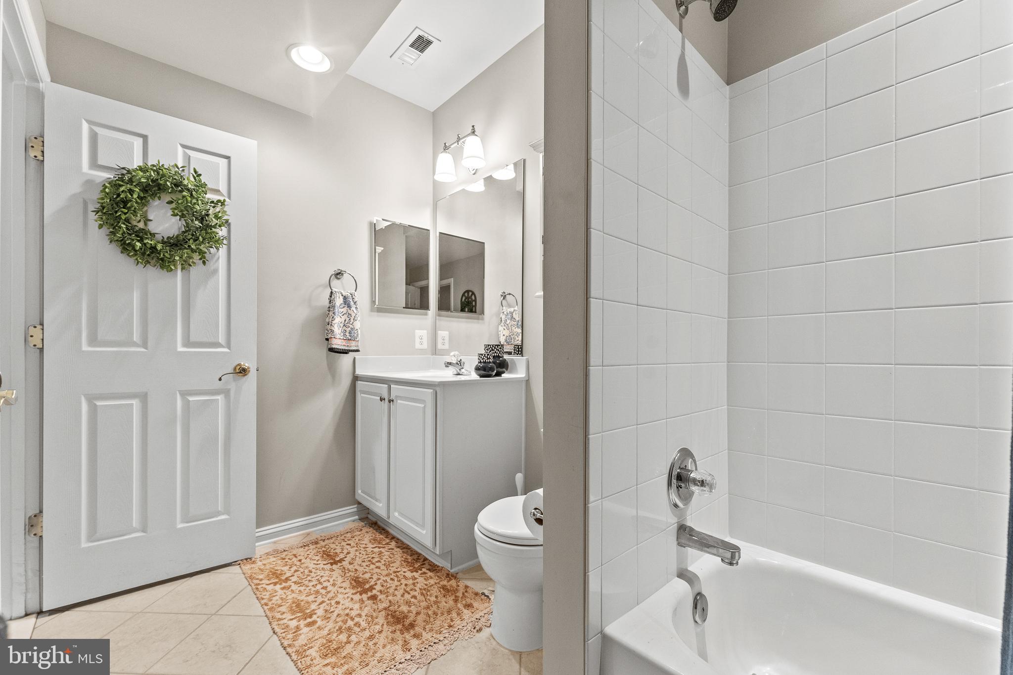 LANSDOWNE ON THE POTOMAC - Residential