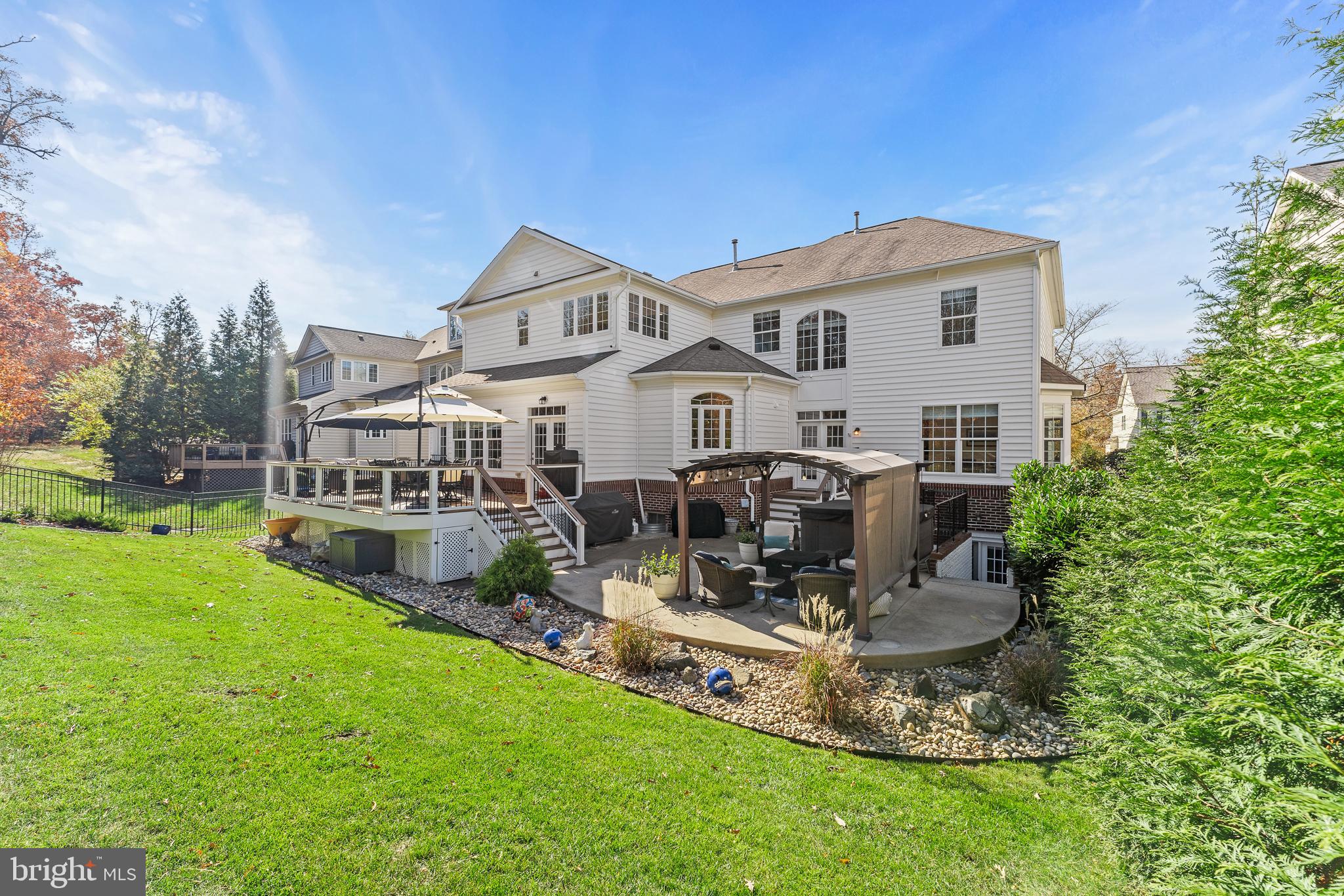 LANSDOWNE ON THE POTOMAC - Residential