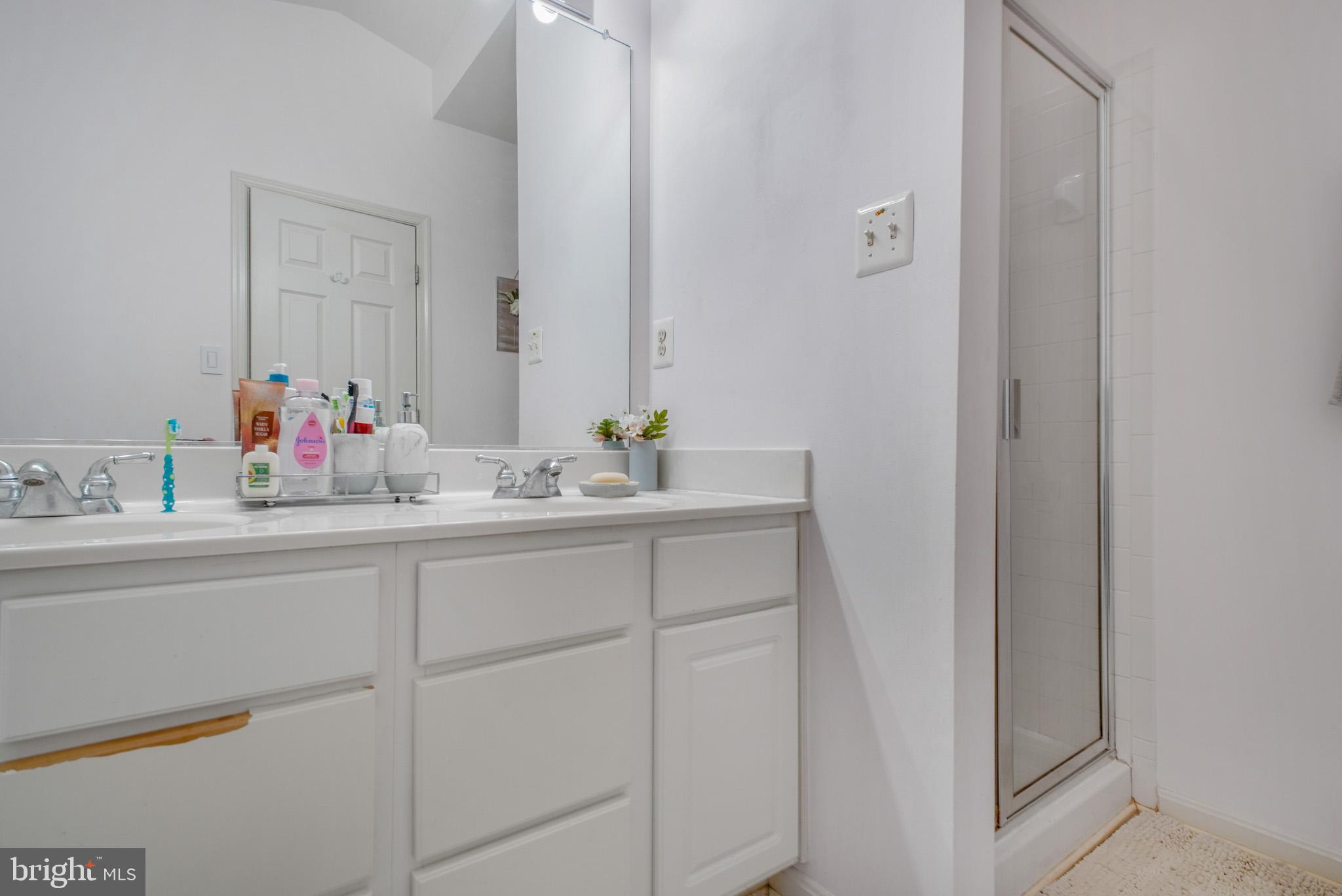 GREAT FALLS CHASE - Residential Lease