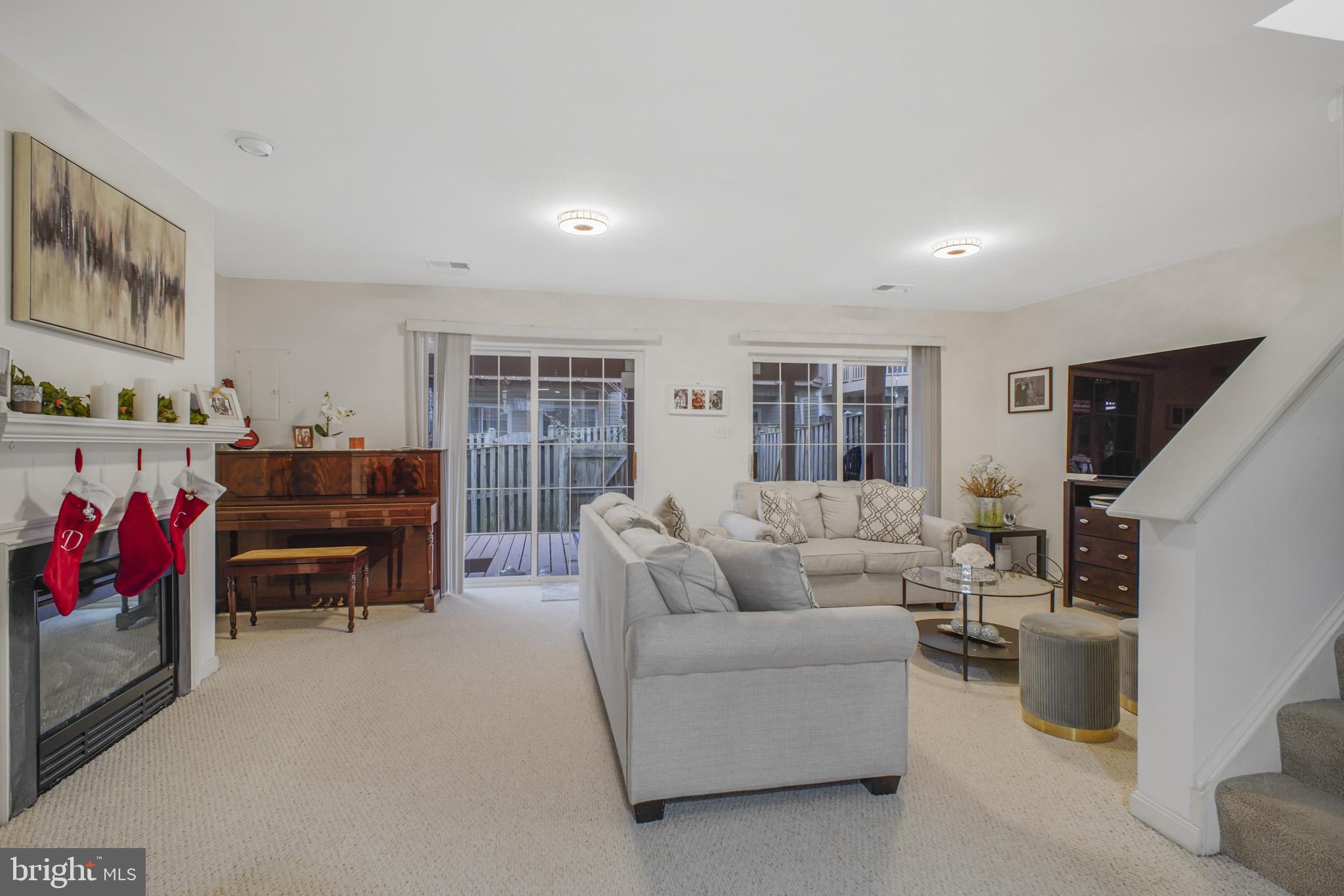 GREAT FALLS CHASE - Residential Lease