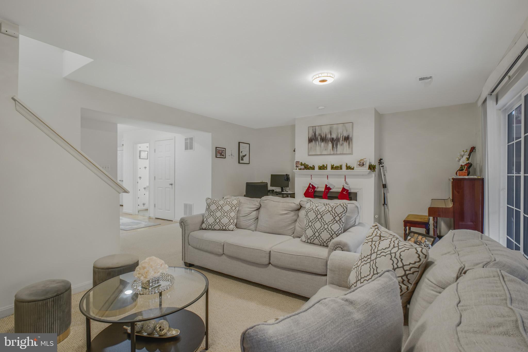 GREAT FALLS CHASE - Residential Lease