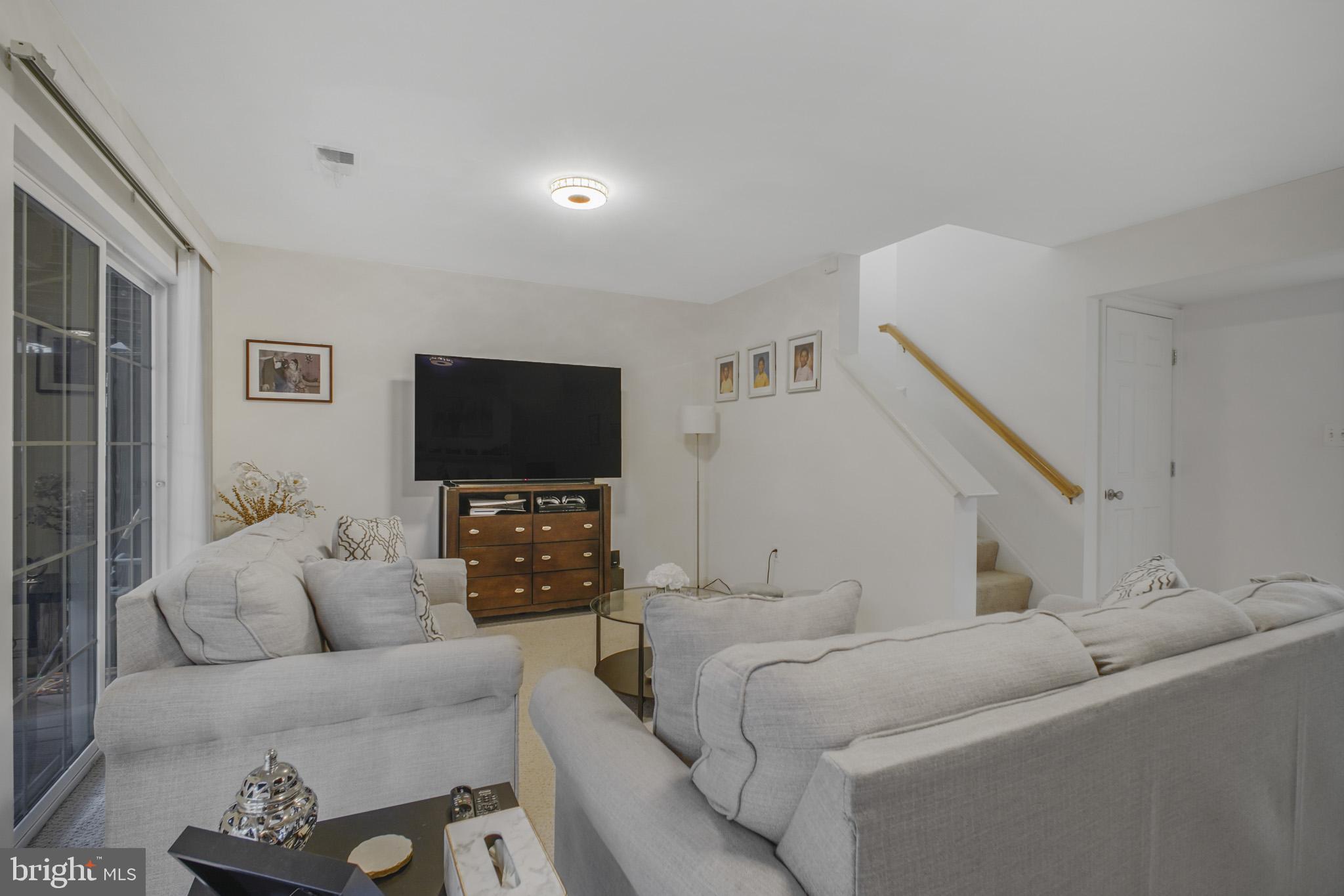 GREAT FALLS CHASE - Residential Lease