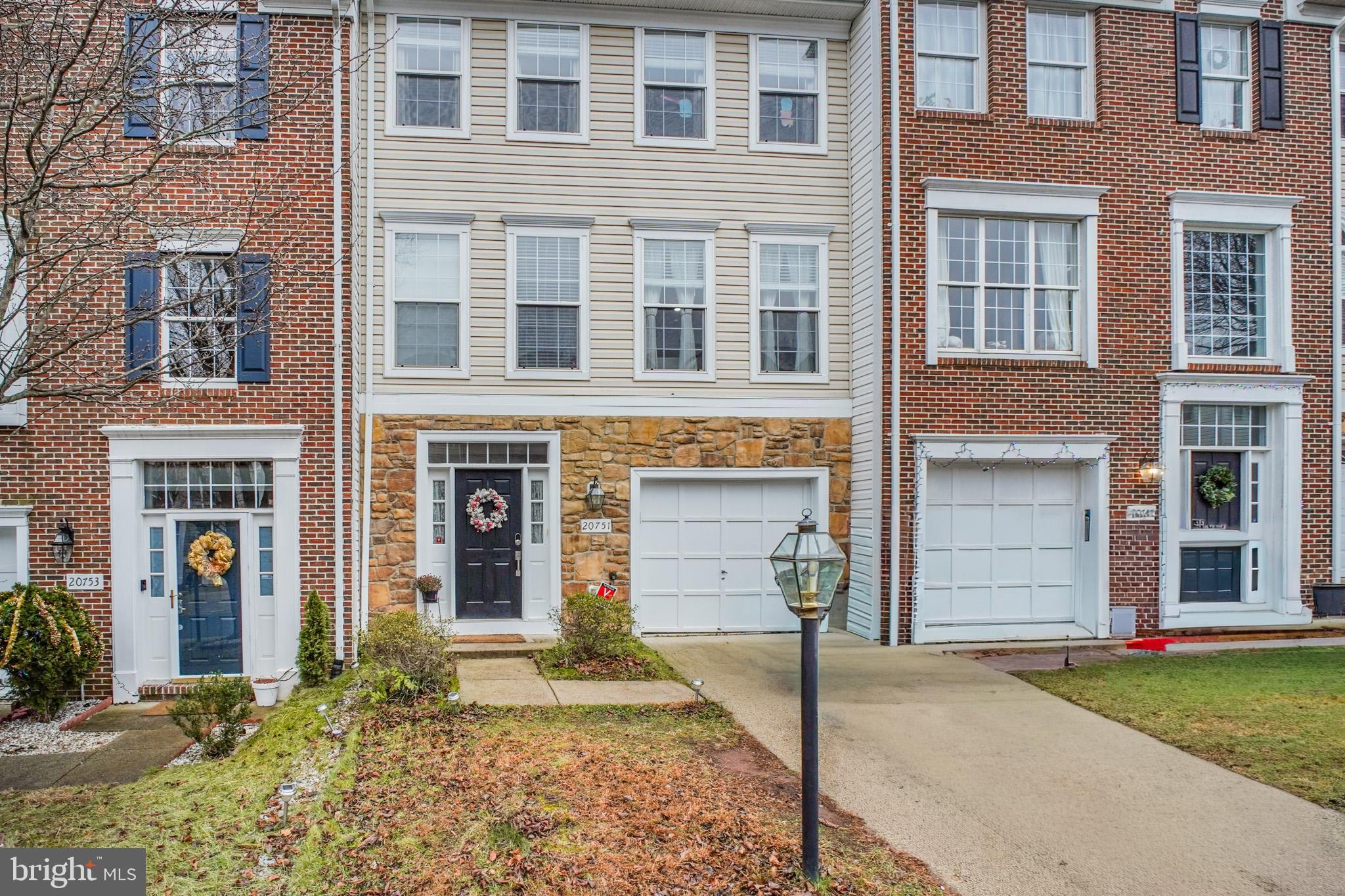 GREAT FALLS CHASE - Residential Lease