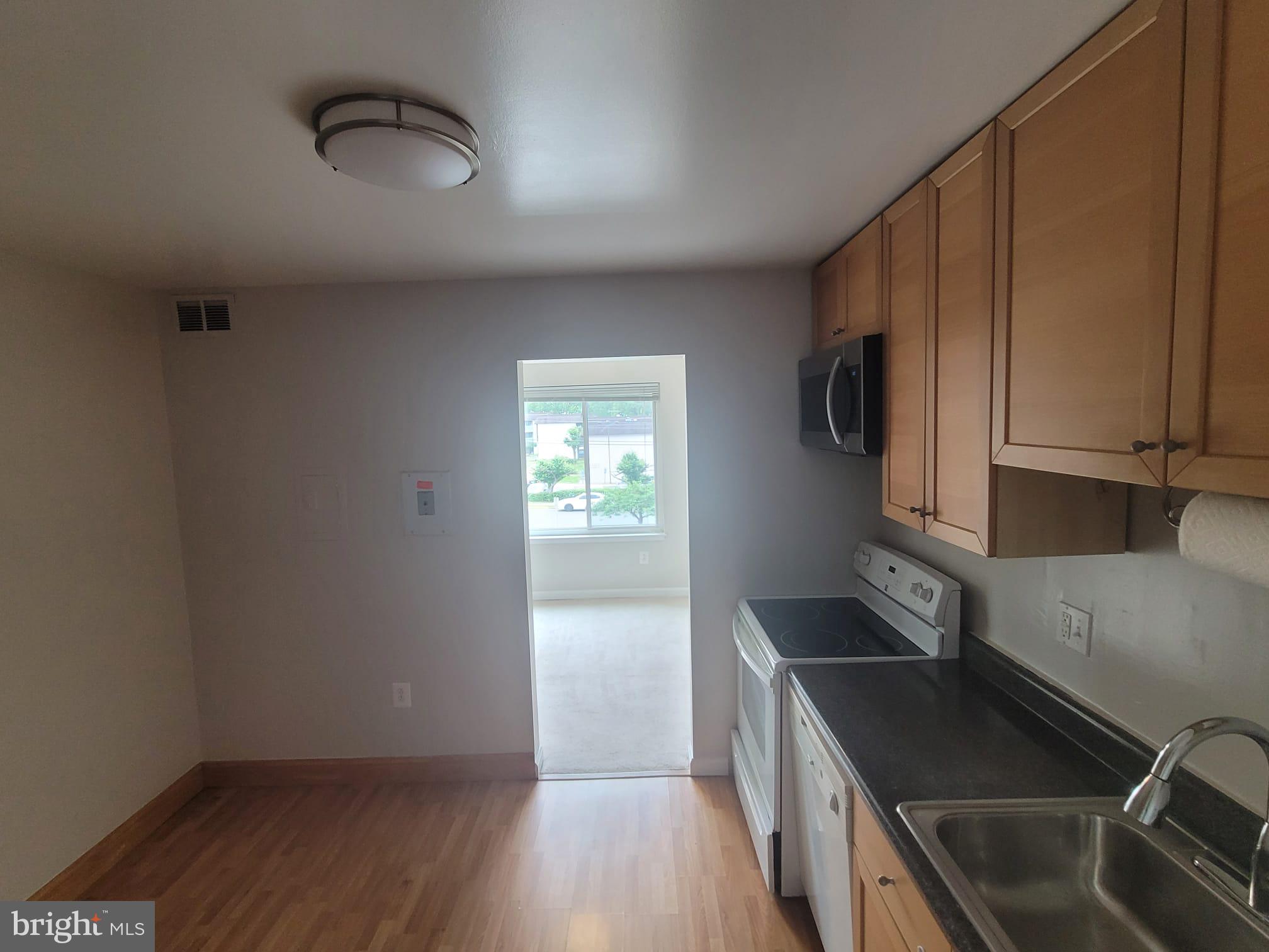 HAWTHORNE VILLAGE - Residential Lease