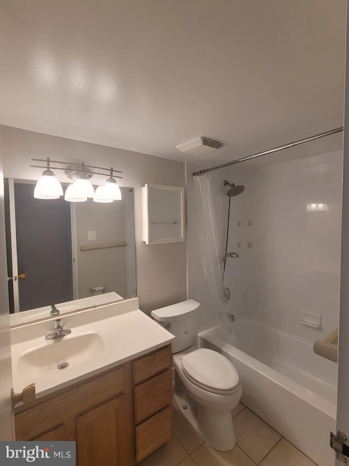 HAWTHORNE VILLAGE - Residential Lease